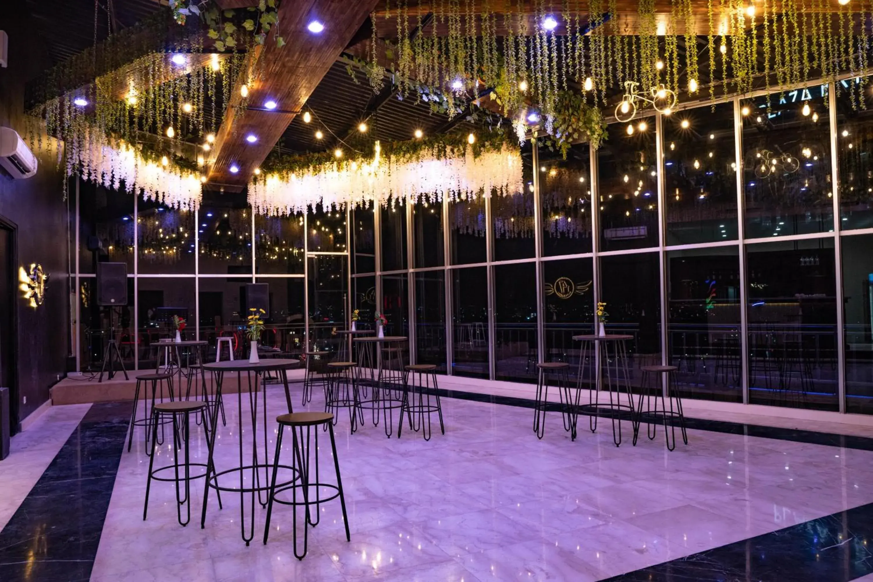 Lounge or bar in Goldvitel Hotel Surabaya Lounge or bar in Goldvitel Hotel Surabaya