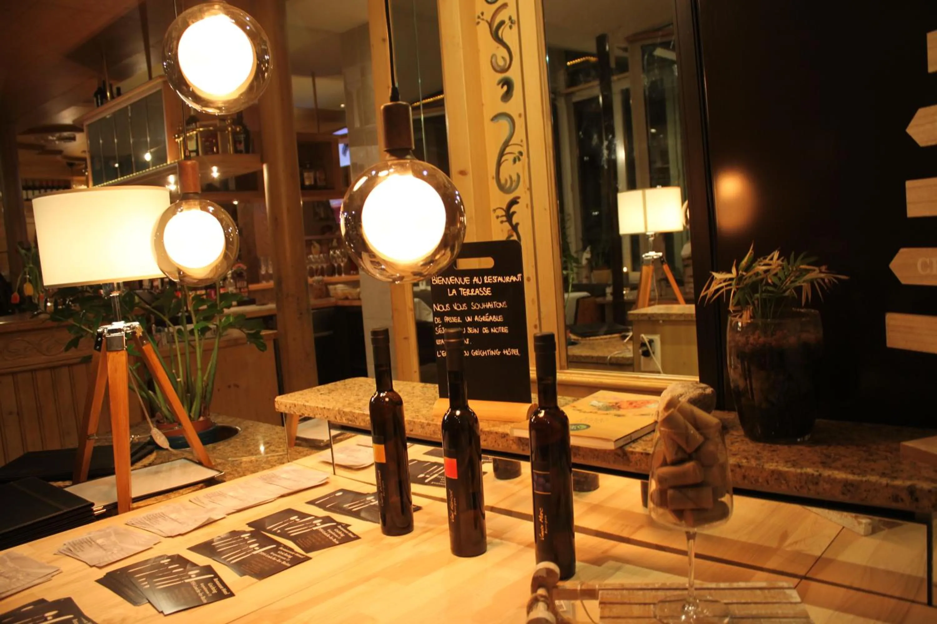 Restaurant/places to eat in Grichting Hotel & Serviced Apartments