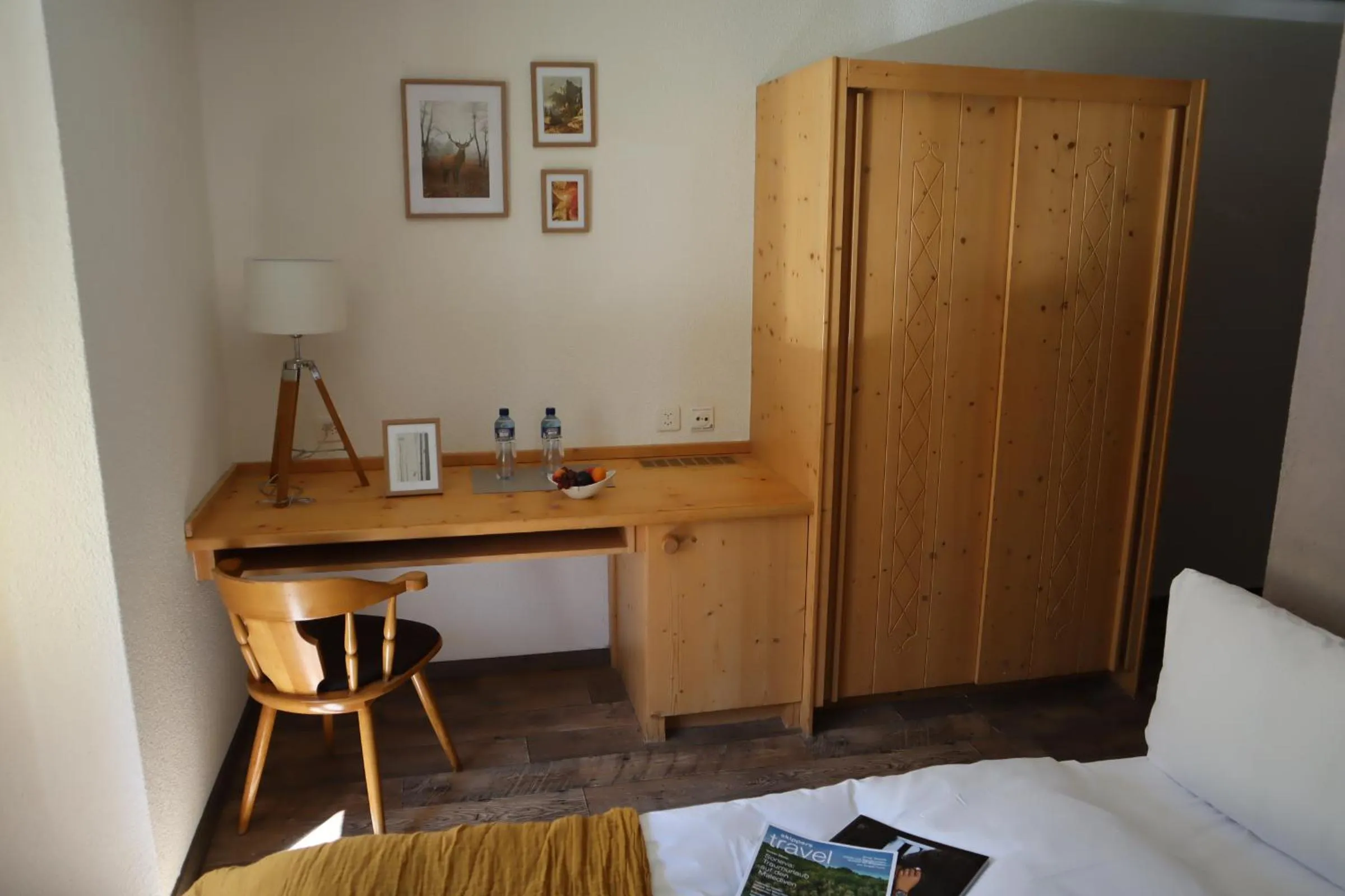 hair dresser, Bed in Grichting Hotel & Serviced Apartments