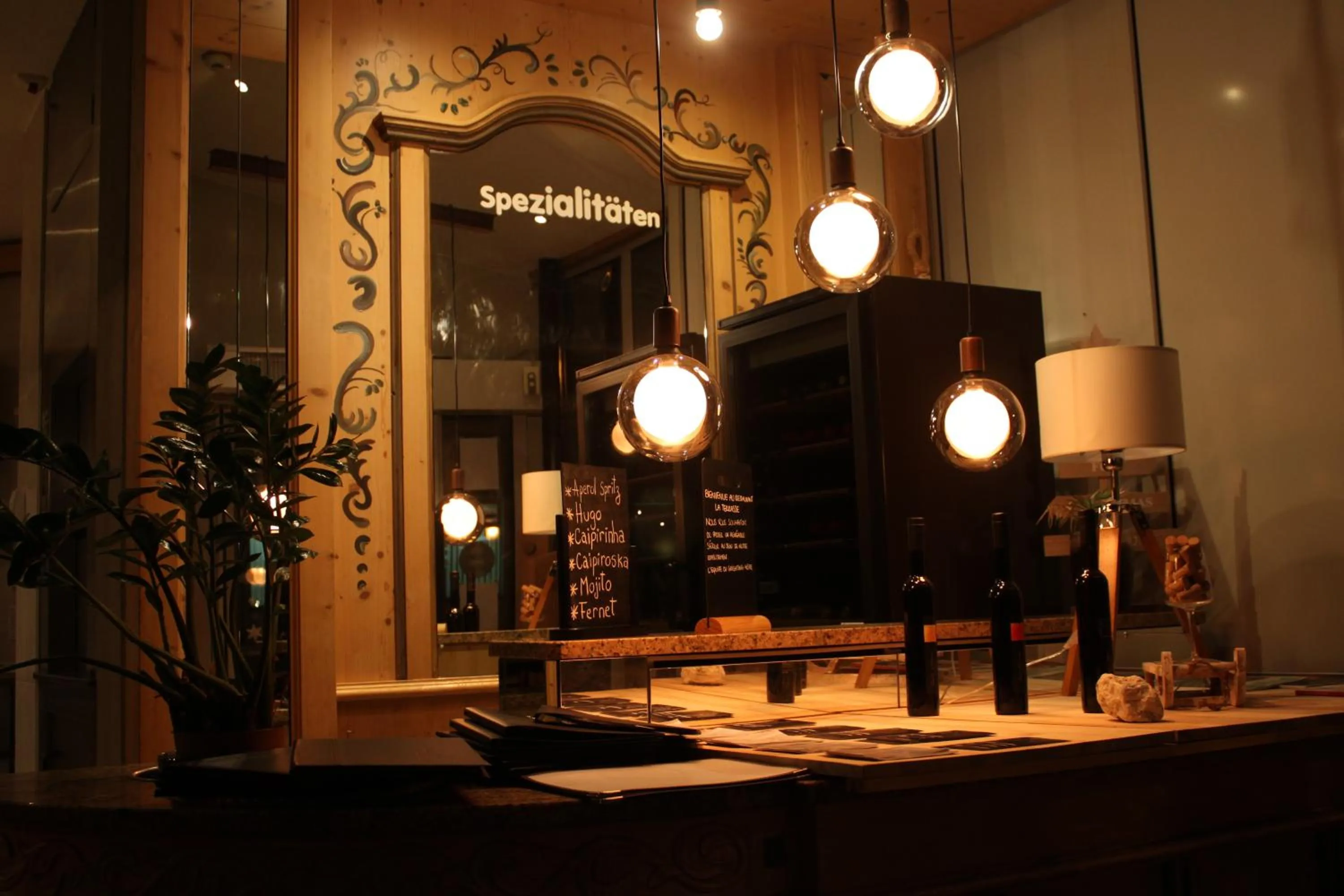 Restaurant/places to eat in Grichting Hotel & Serviced Apartments