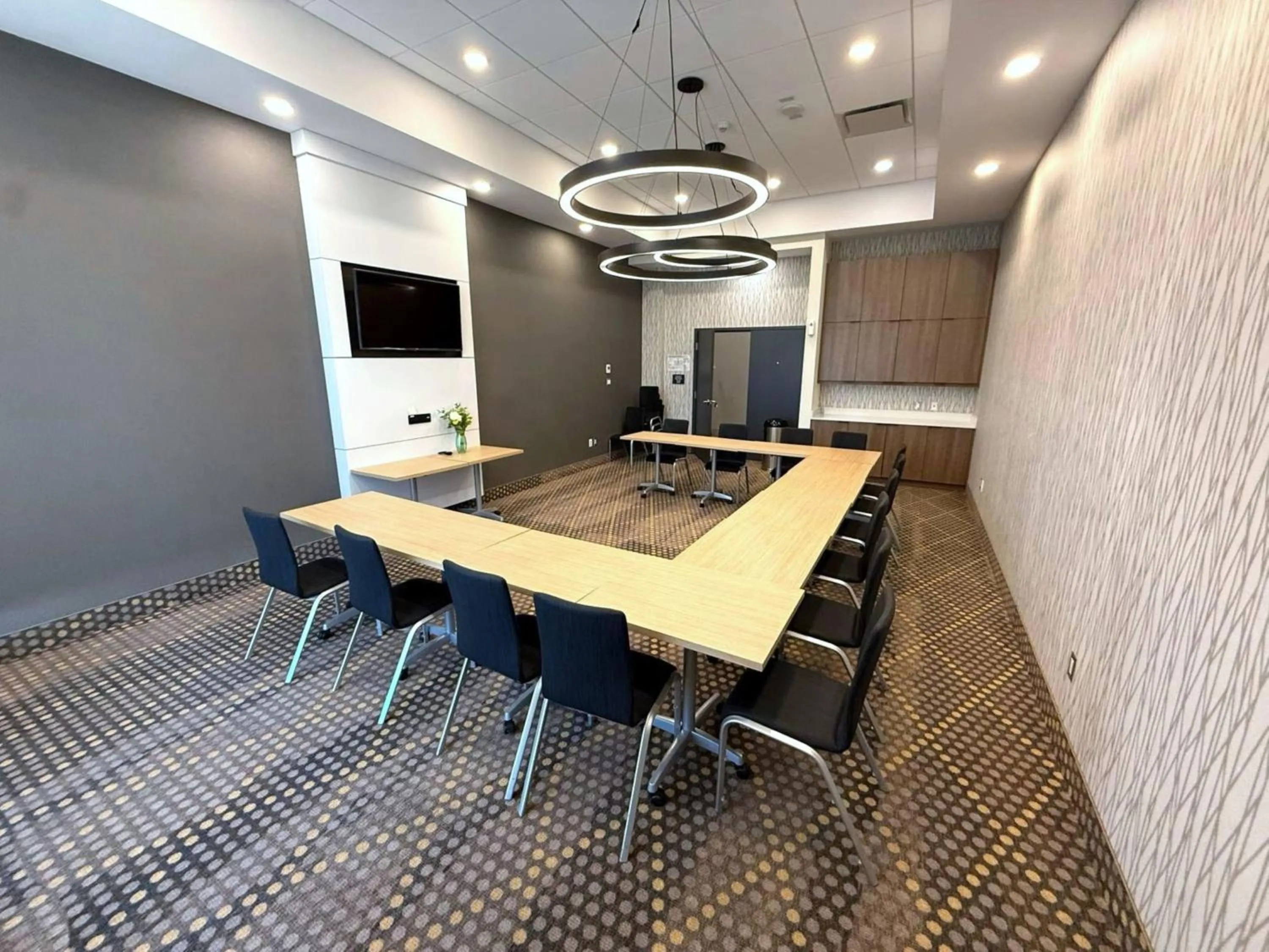 Meeting/conference room in Holiday Inn Gatineau - Ottawa by IHG