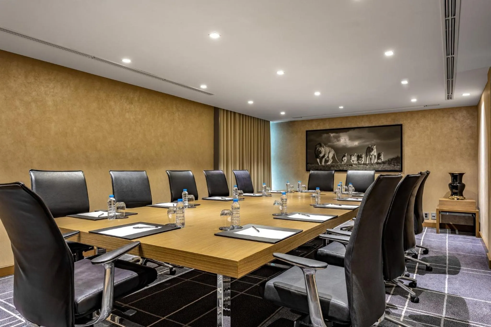 Meeting/conference room in InterContinental Luanda Miramar by IHG