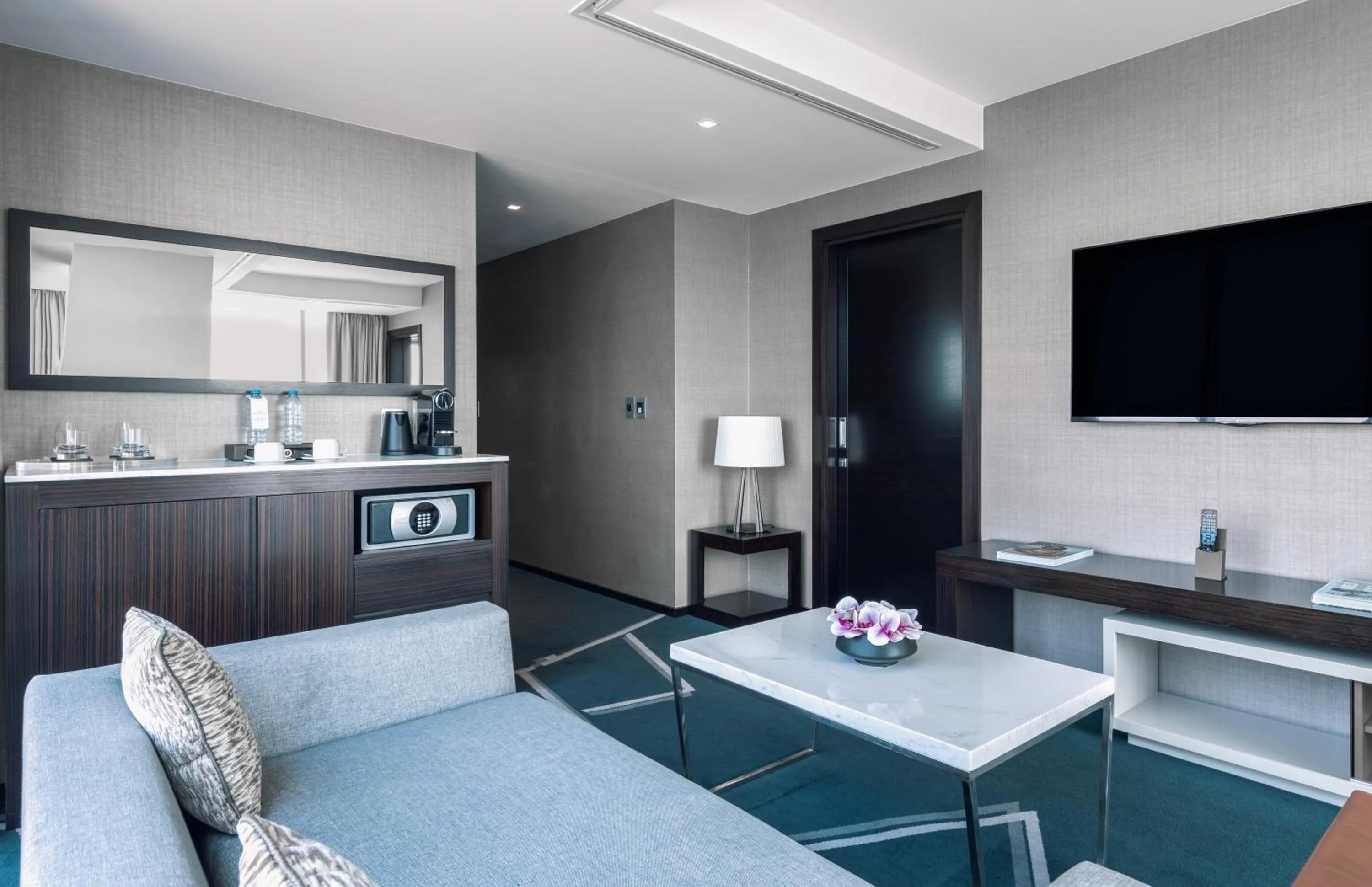 Communal lounge/ TV room, Bed in InterContinental Luanda Miramar by IHG