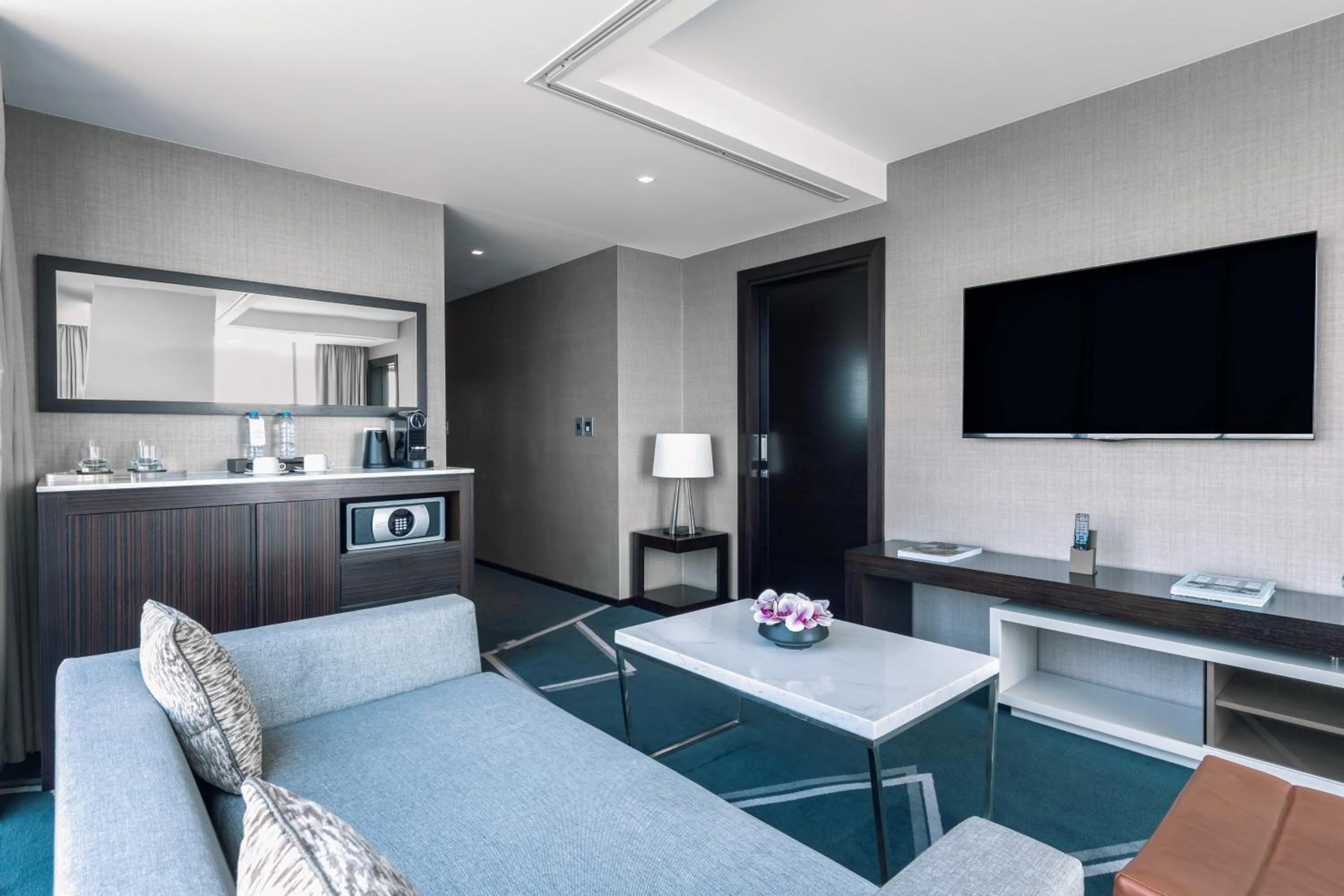 Communal lounge/ TV room, Bed in InterContinental Luanda Miramar by IHG