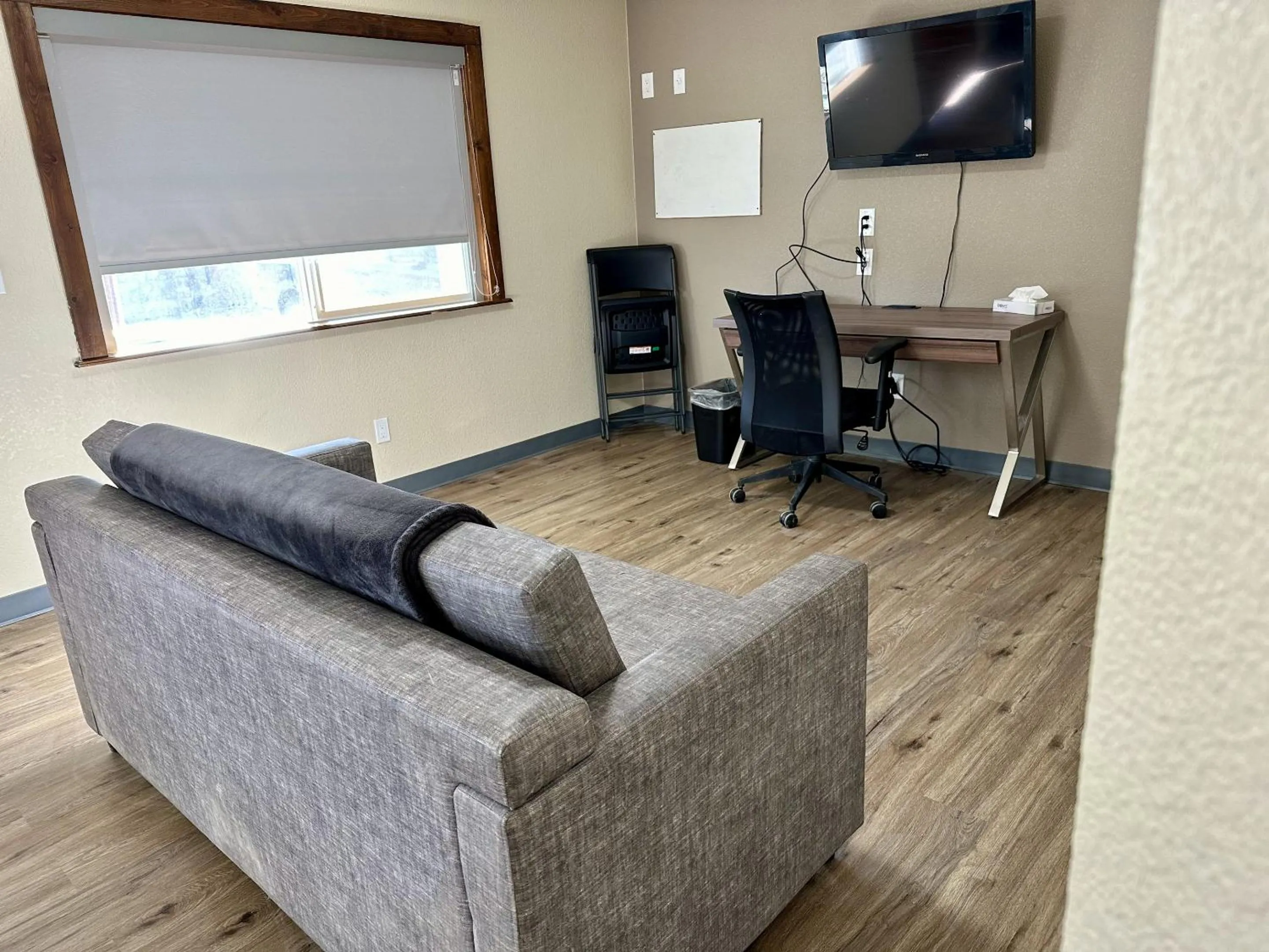 Living room in Wapiti Lodge