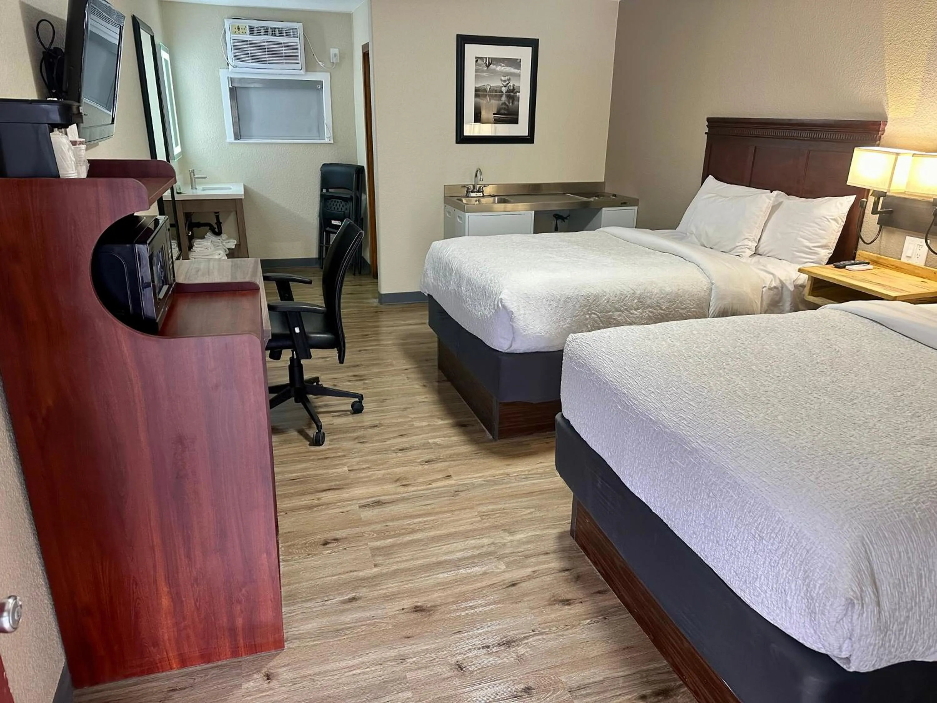 Bedroom, Bed in Wapiti Lodge