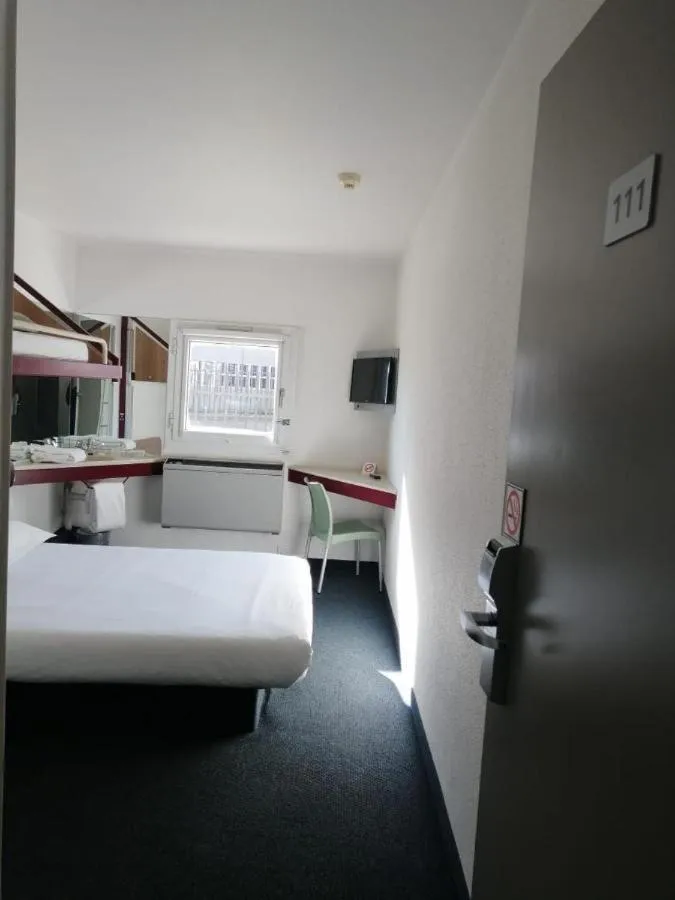 Photo of the whole room, Bed in SUN1 Vereeniging