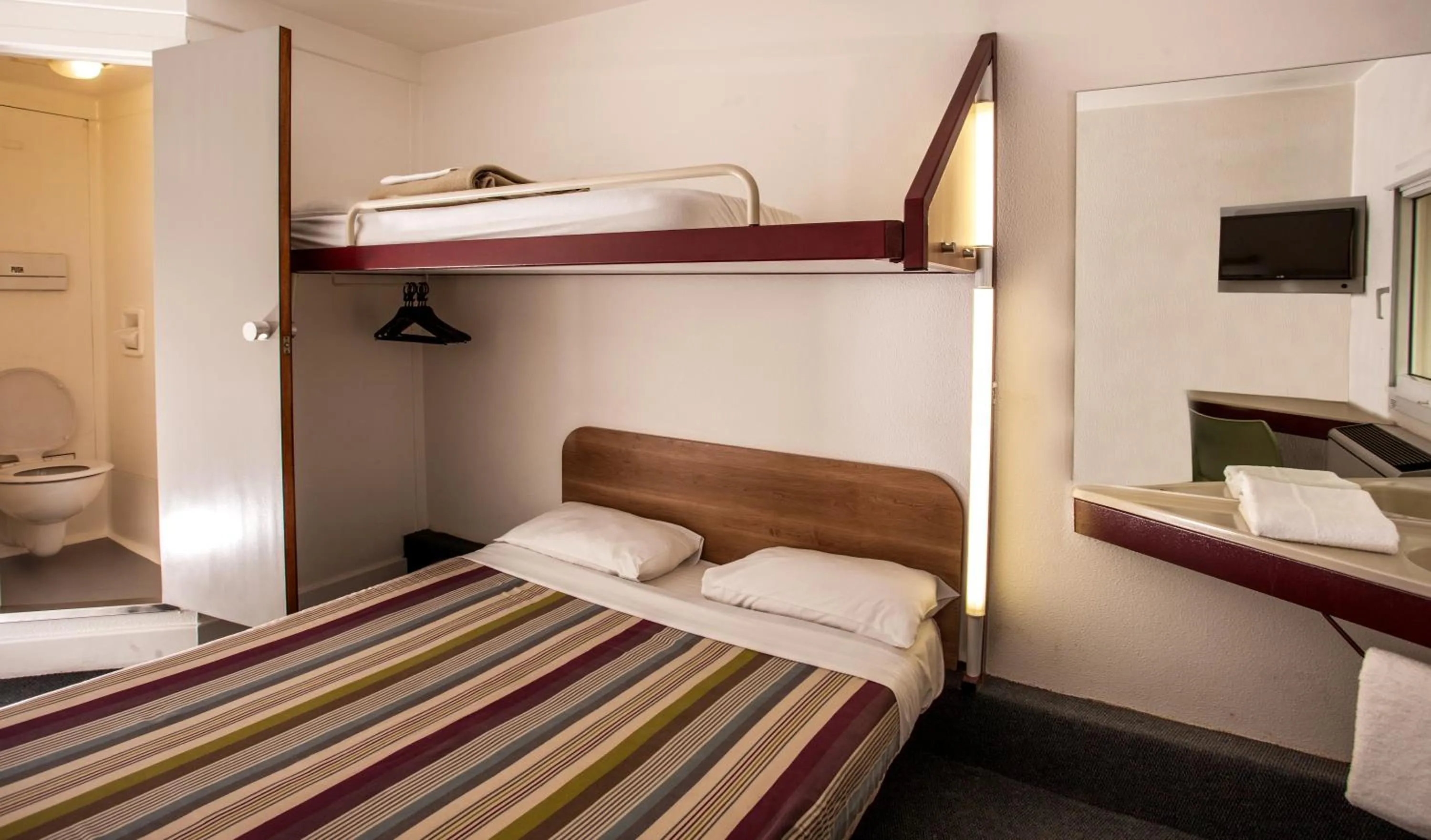 Photo of the whole room, Bed in SUN1 Vereeniging