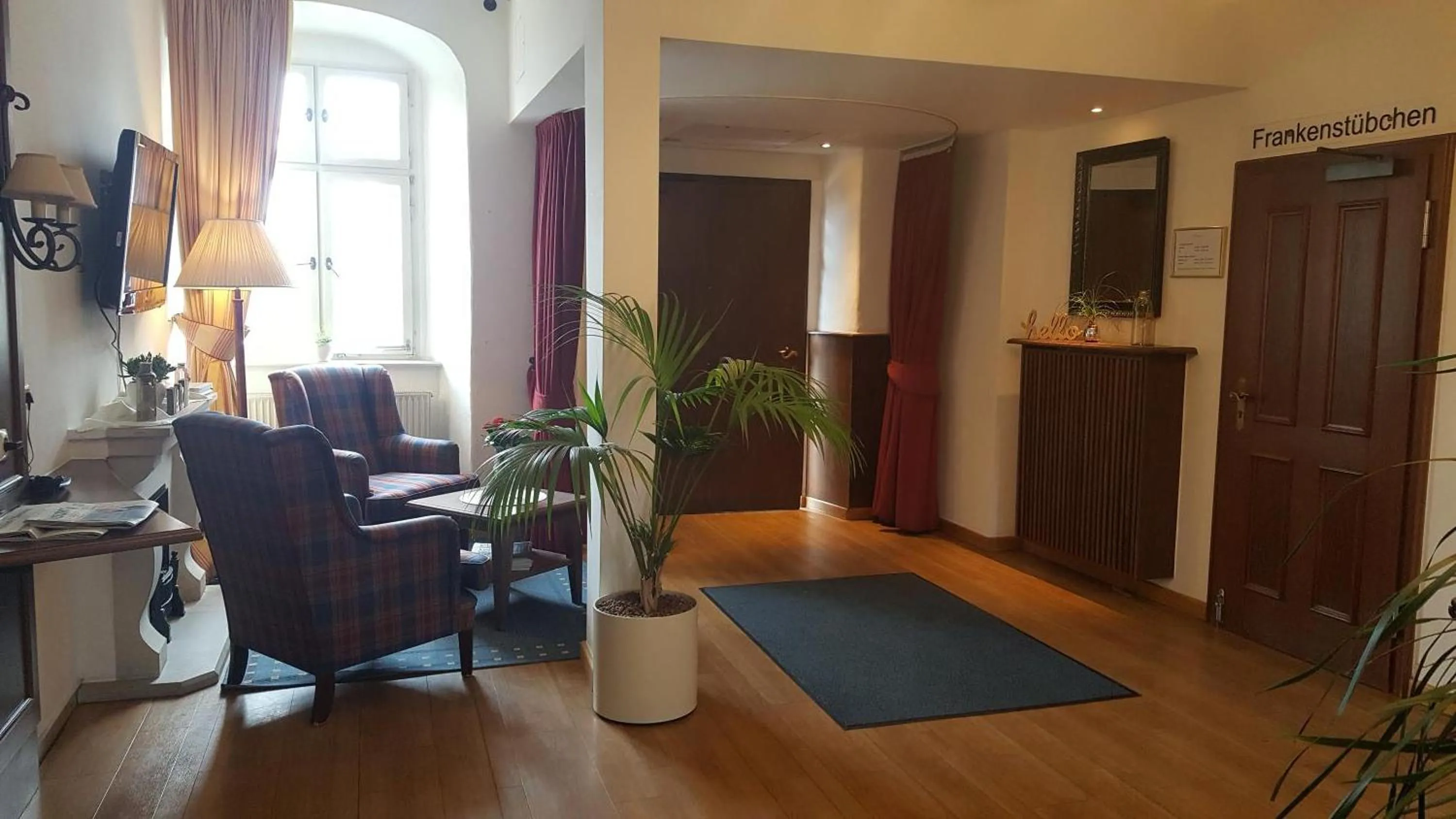 Lobby or reception in Hotel Goldener Adler Garni