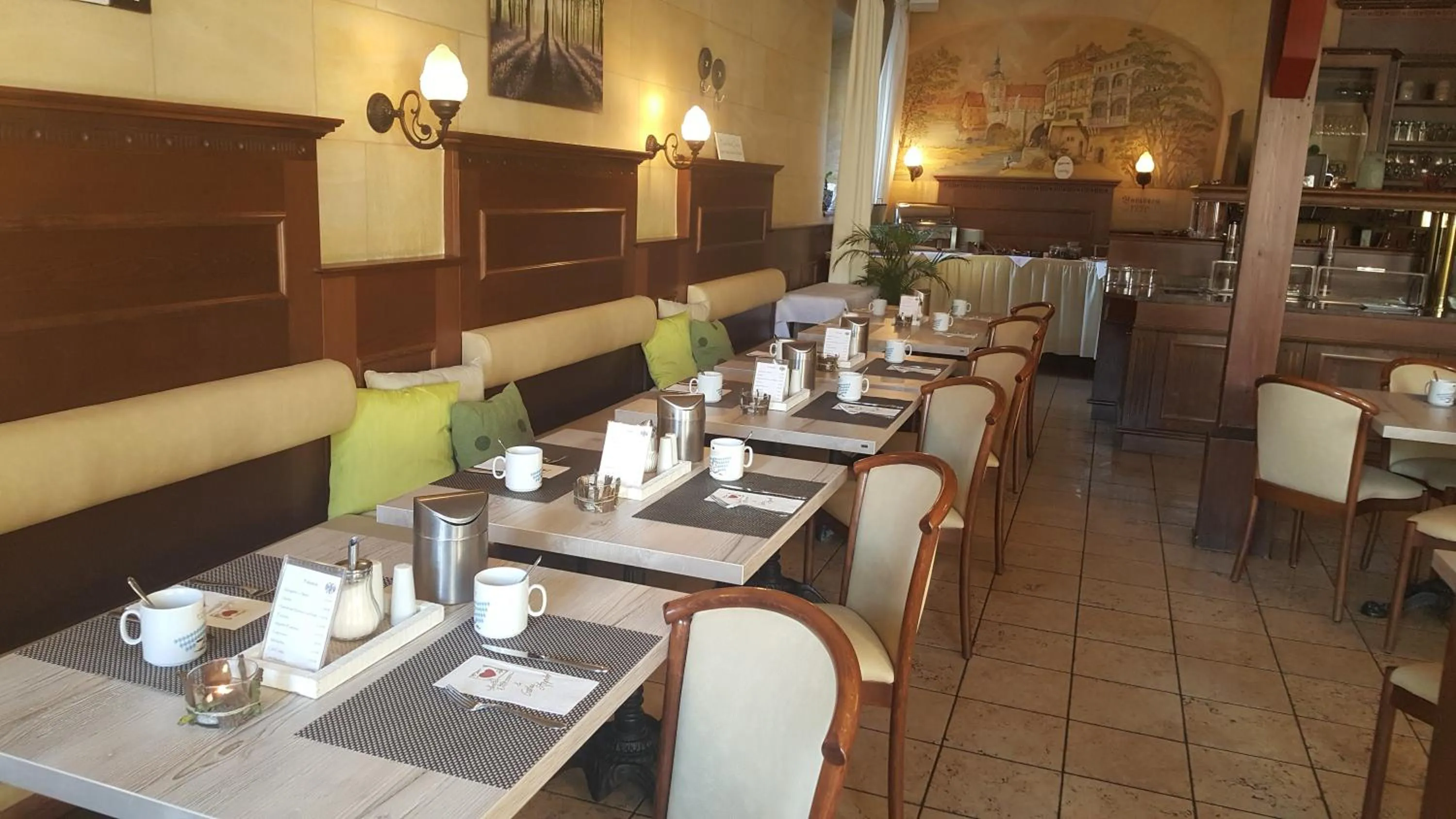 Restaurant/places to eat in Hotel Goldener Adler Garni