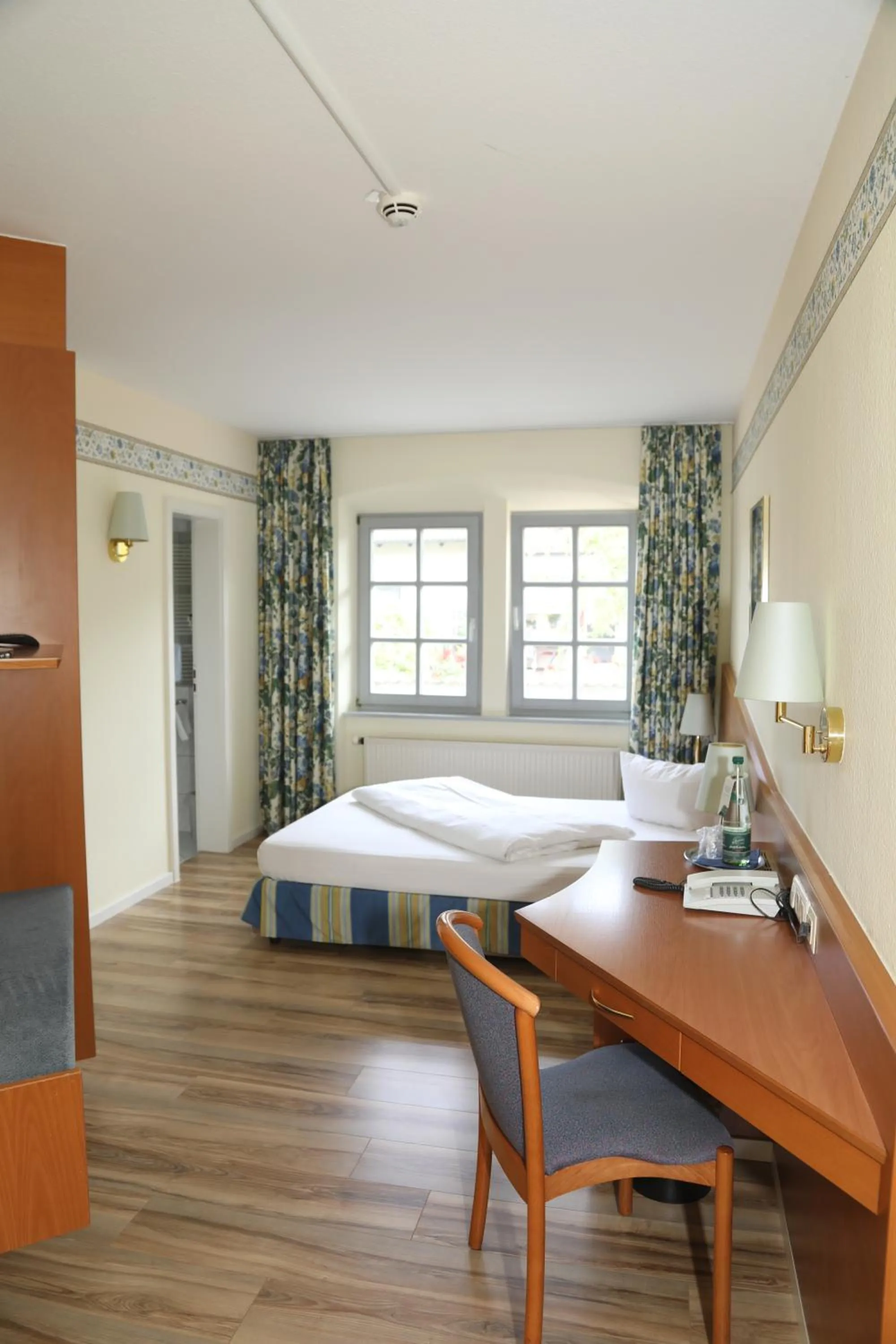 Bedroom, Bed in Hotel Goldener Adler Garni