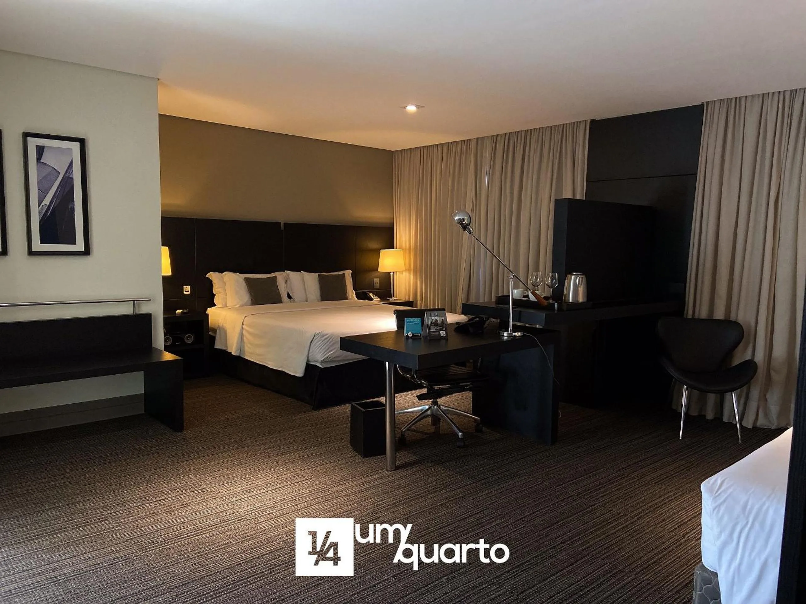 Bedroom, Bed in Manhattan Floor