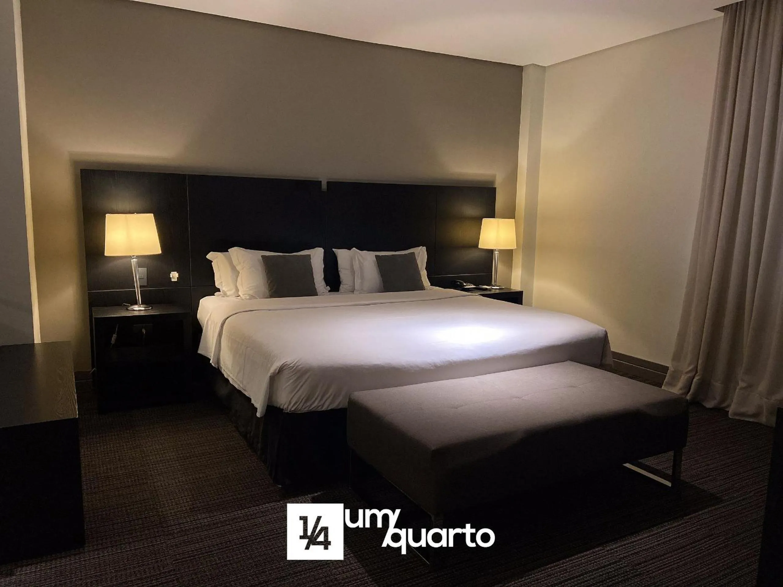 Bedroom, Bed in Manhattan Floor