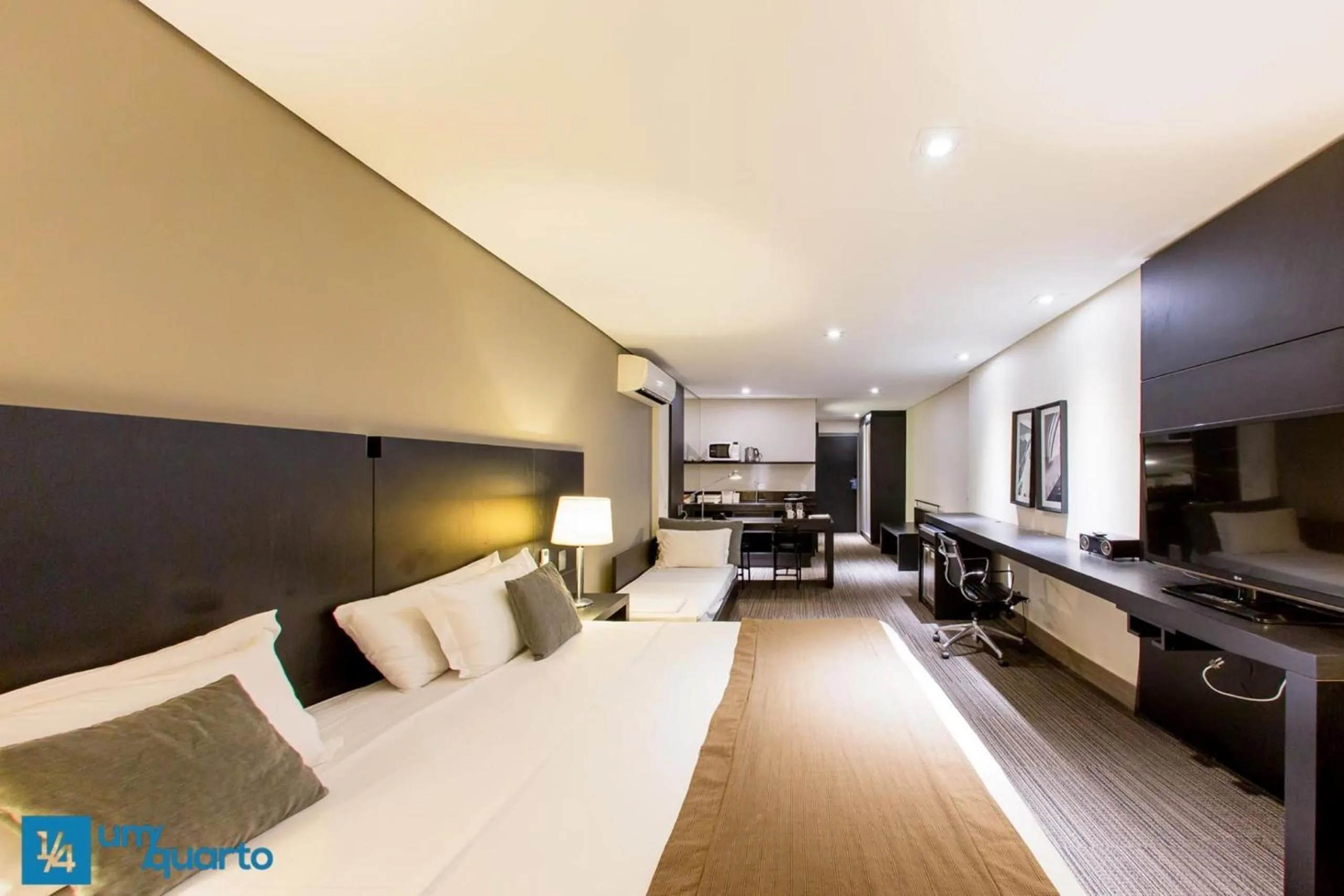 Bedroom, Bed in Manhattan Floor