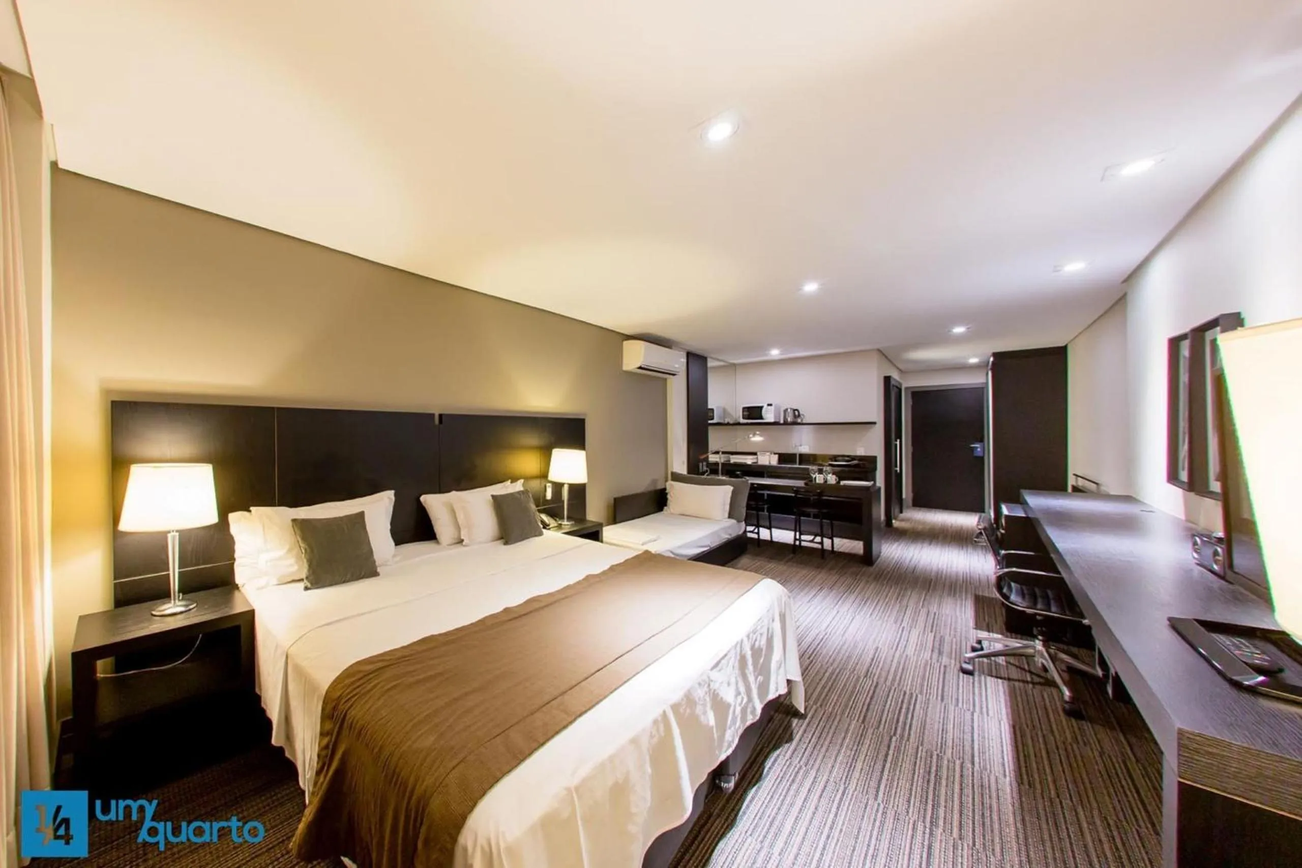 Bedroom, Bed in Manhattan Floor