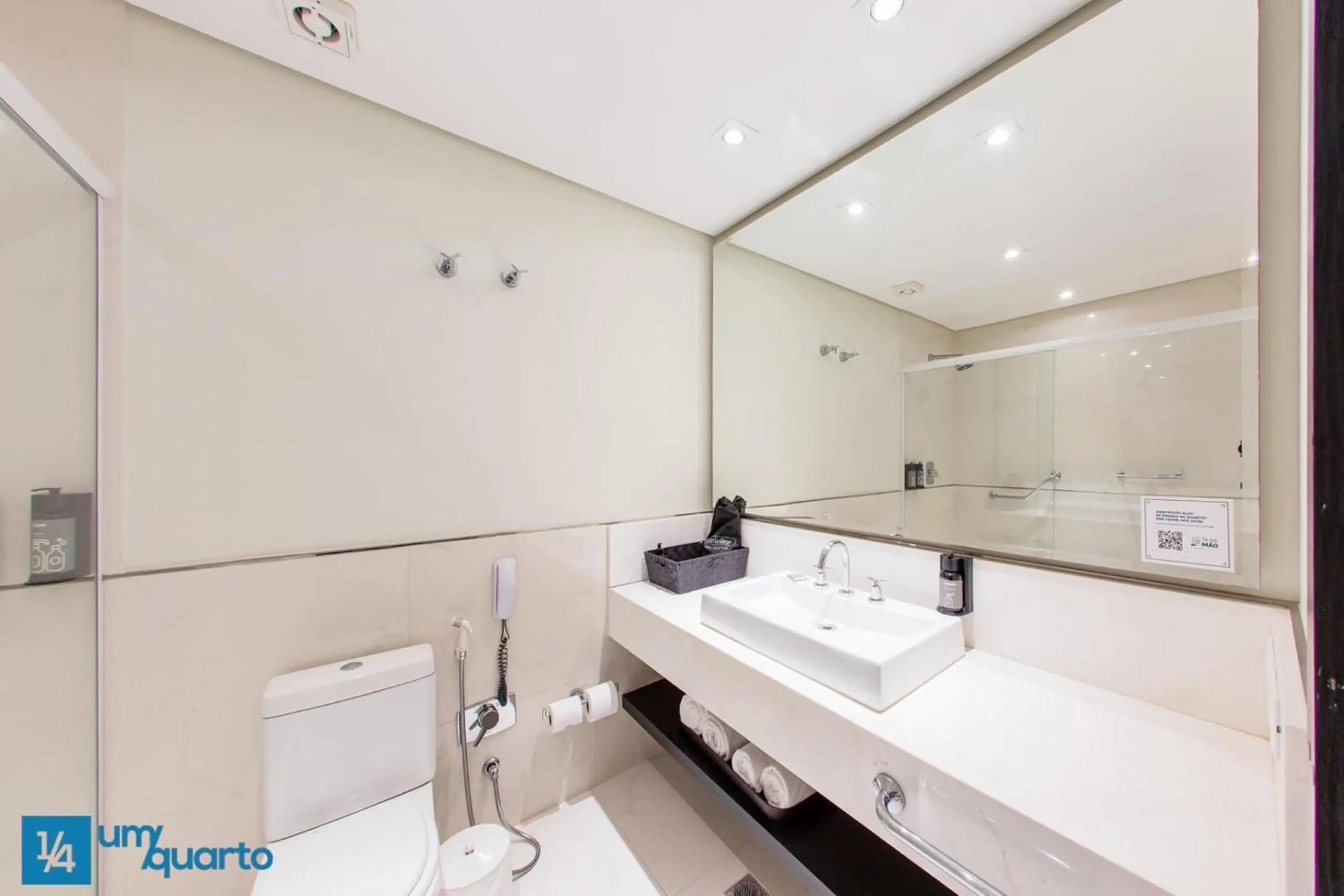 Toilet in Manhattan Floor