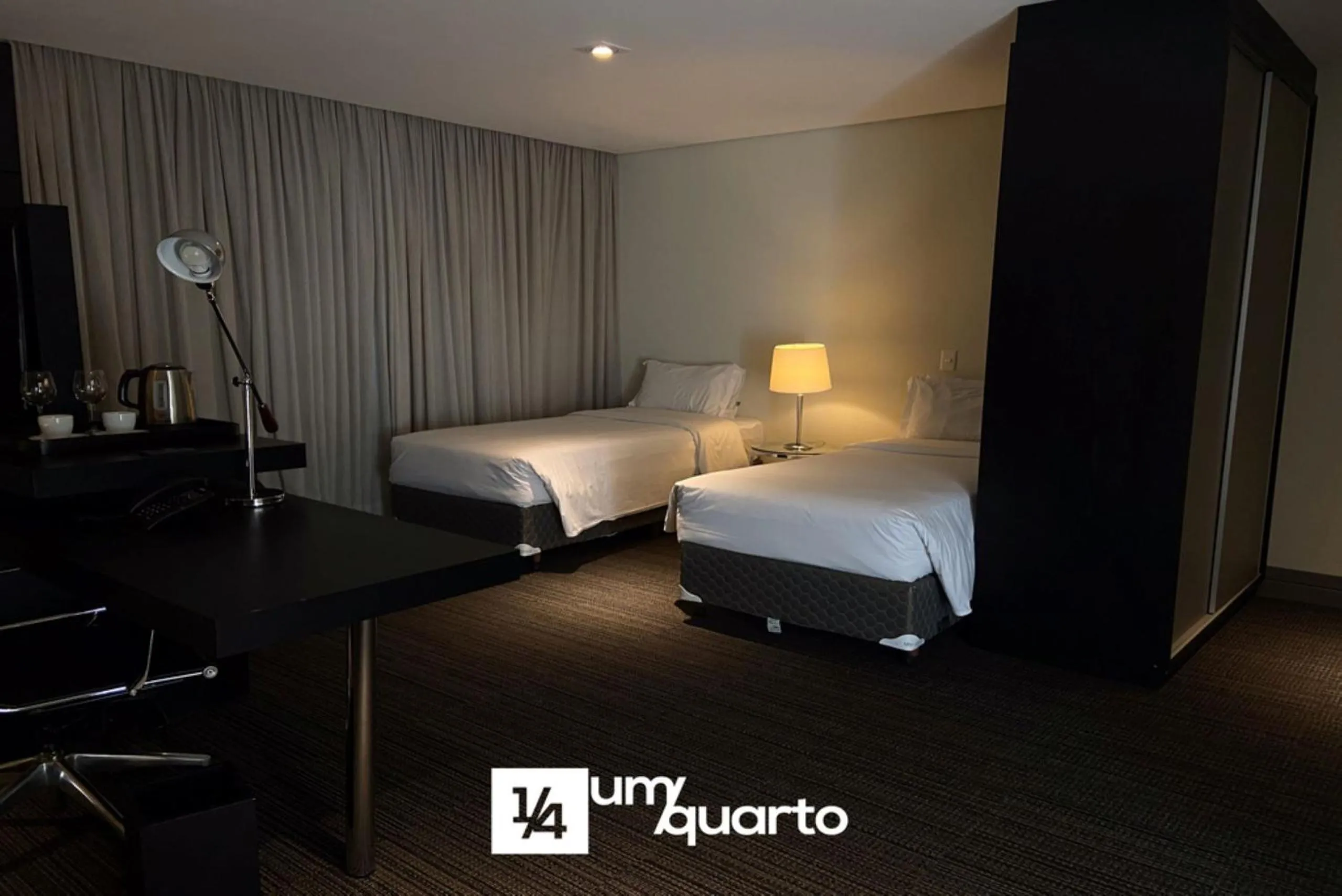 Bedroom, Bed in Manhattan Floor