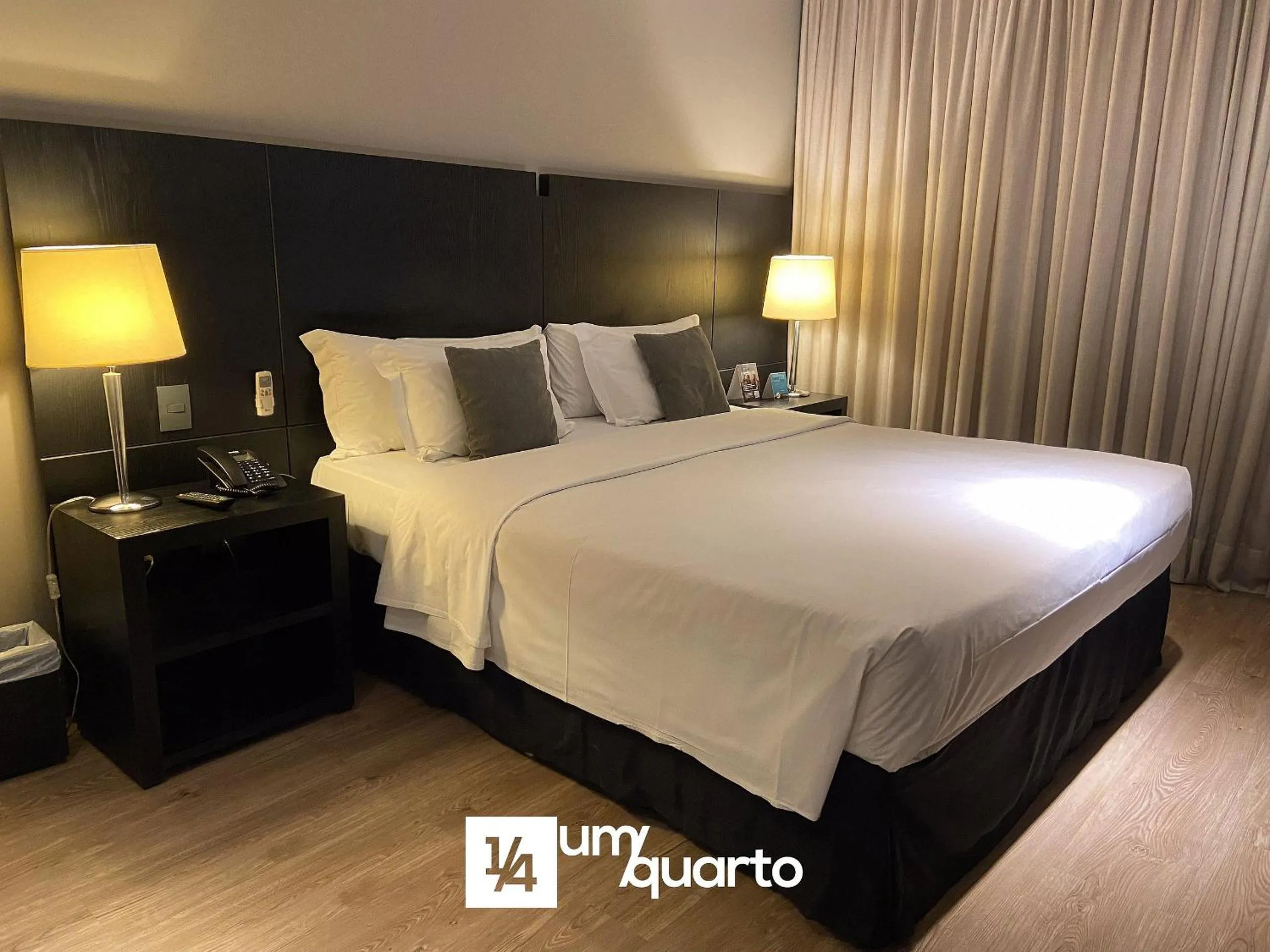 Bedroom, Bed in Manhattan Floor