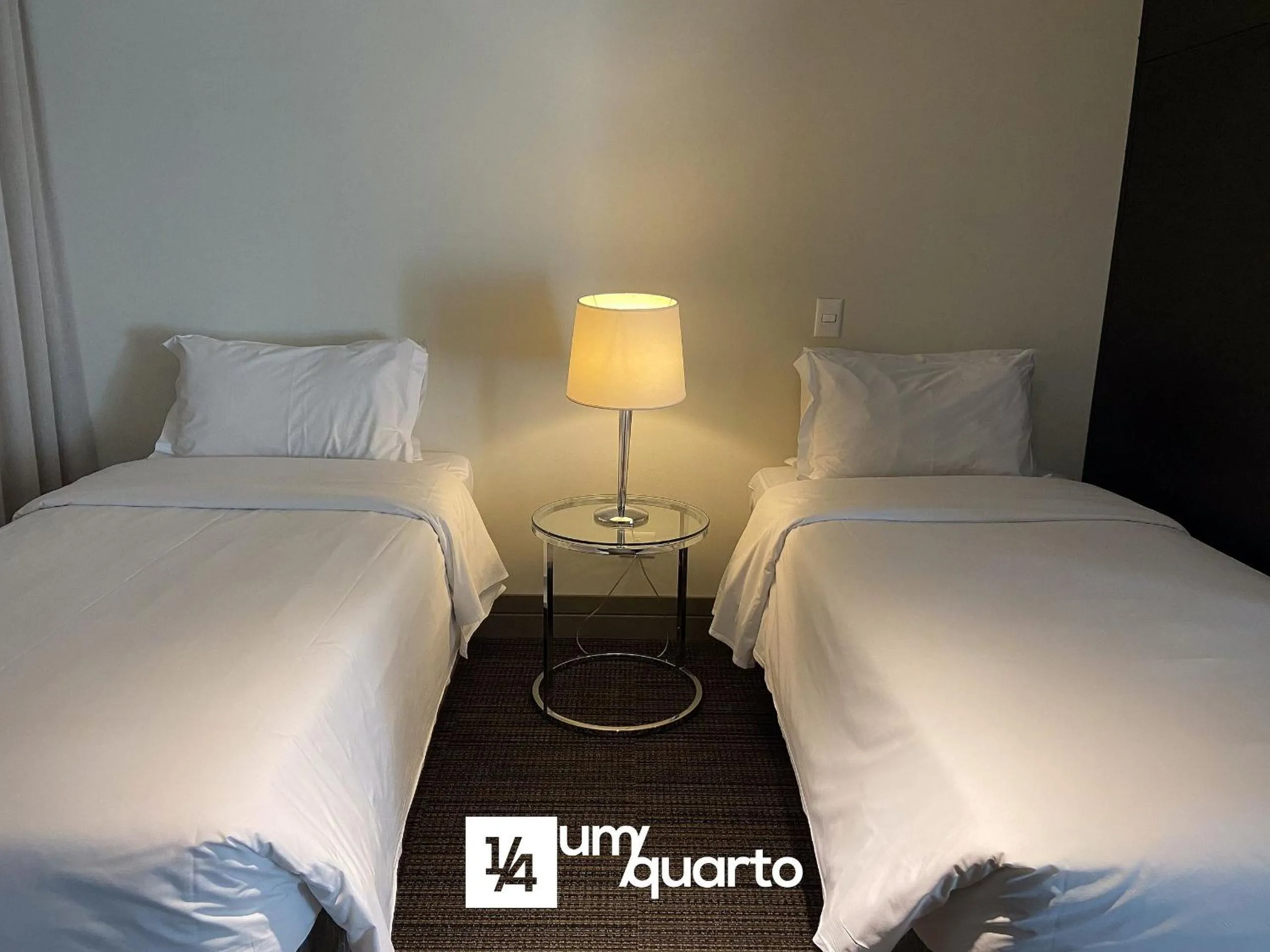 Bedroom, Bed in Manhattan Floor