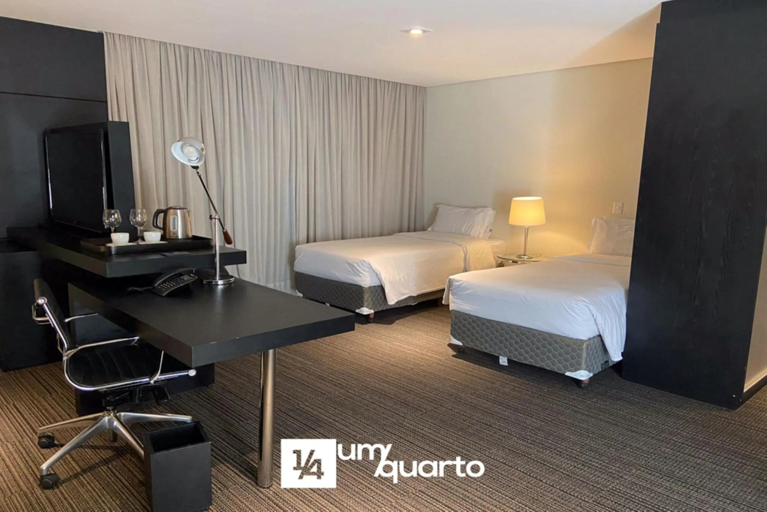 Bedroom, Bed in Manhattan Floor