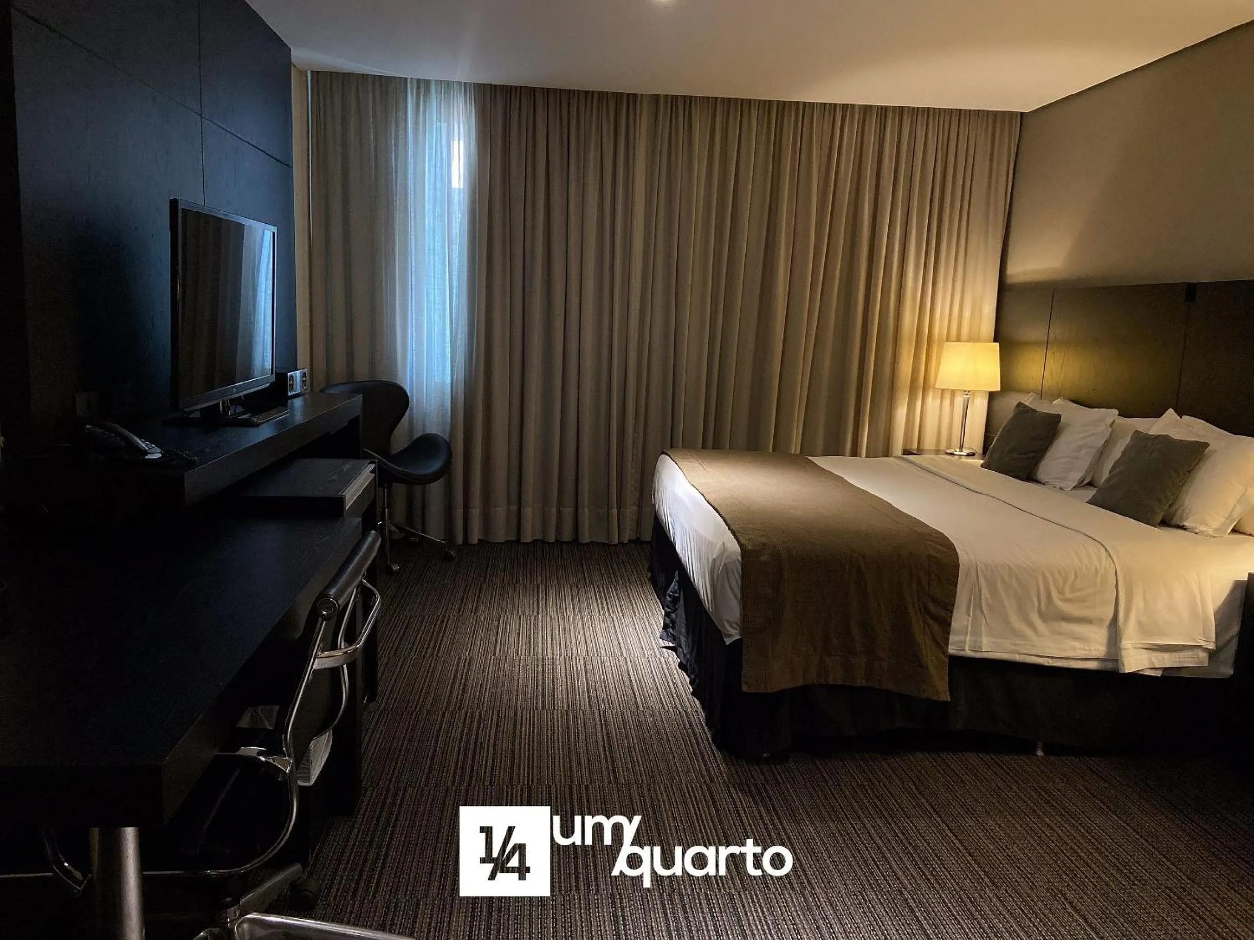 Bedroom, Bed in Manhattan Floor