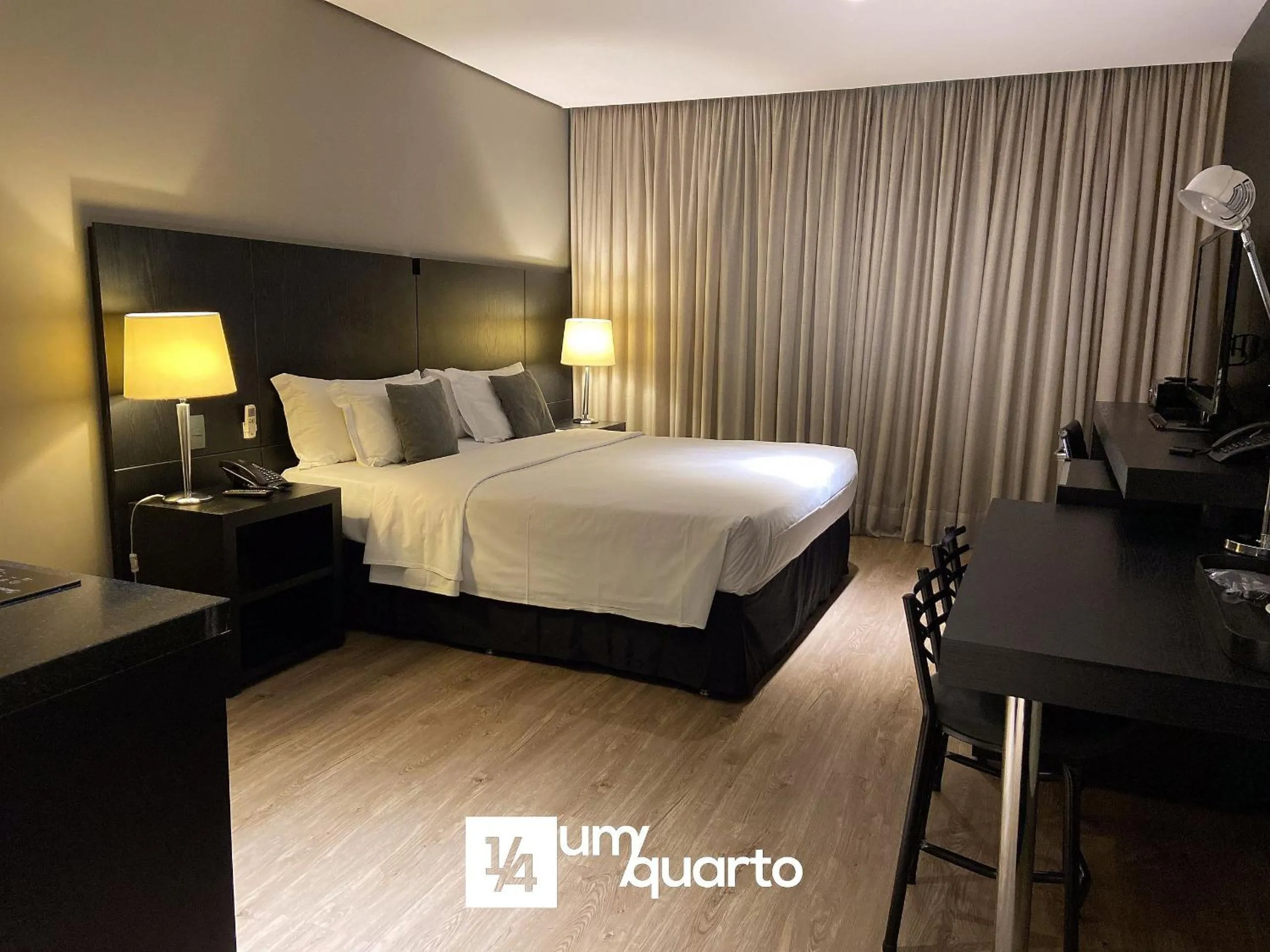 Bedroom, Bed in Manhattan Floor