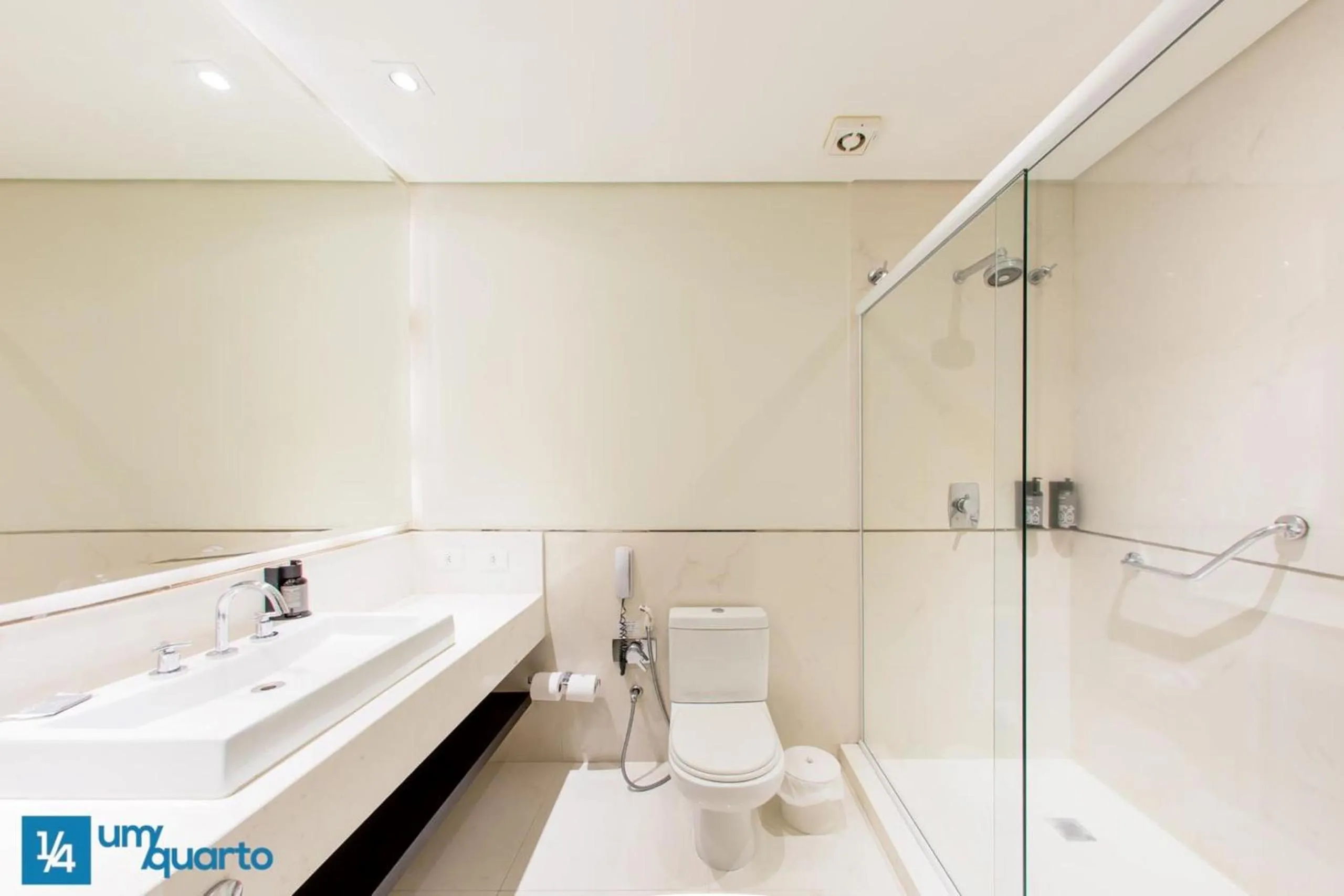 Bathroom in Manhattan Floor