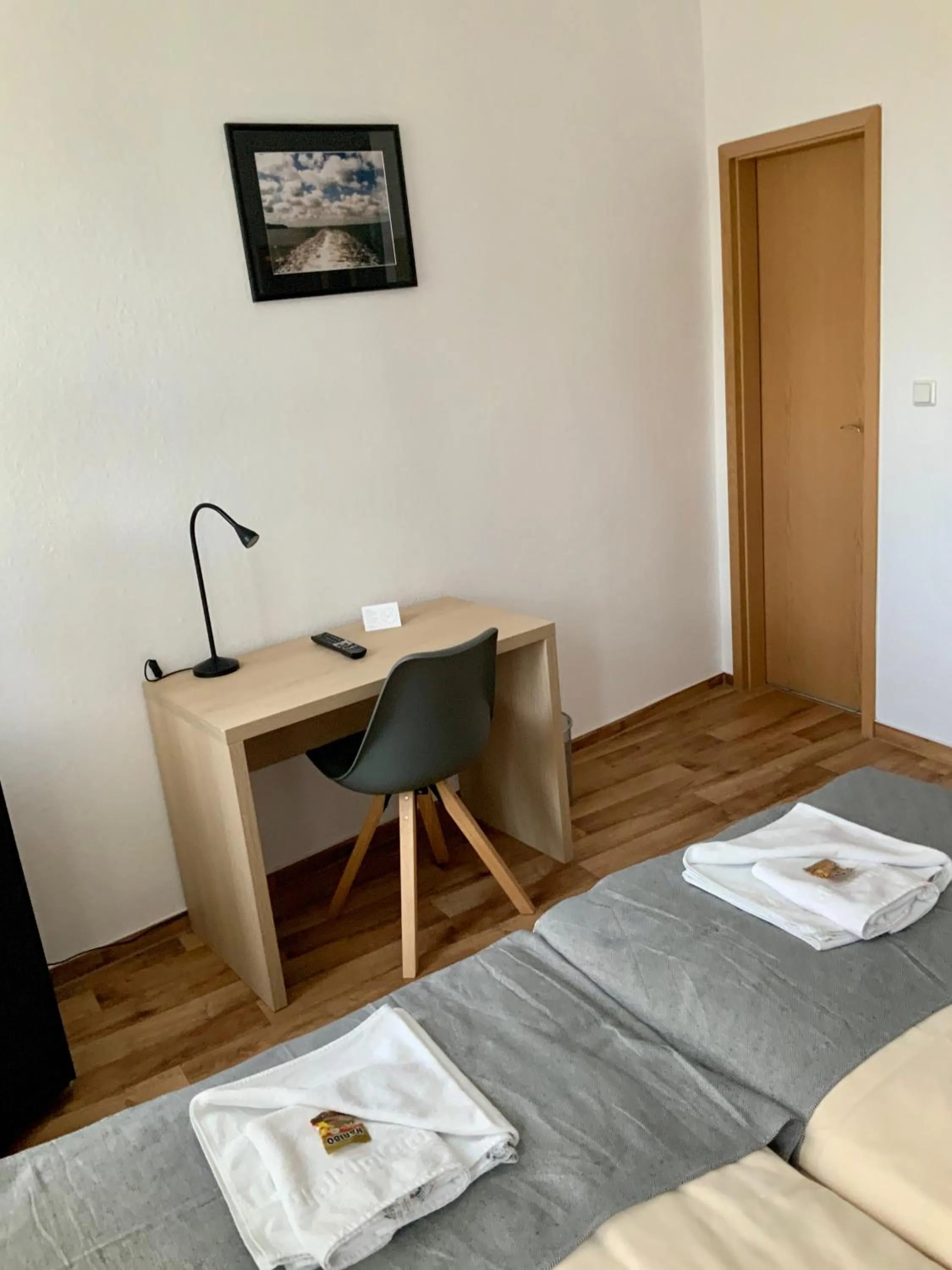 Photo of the whole room, Bed in Bluhm's Hotel & Restaurant am Markt