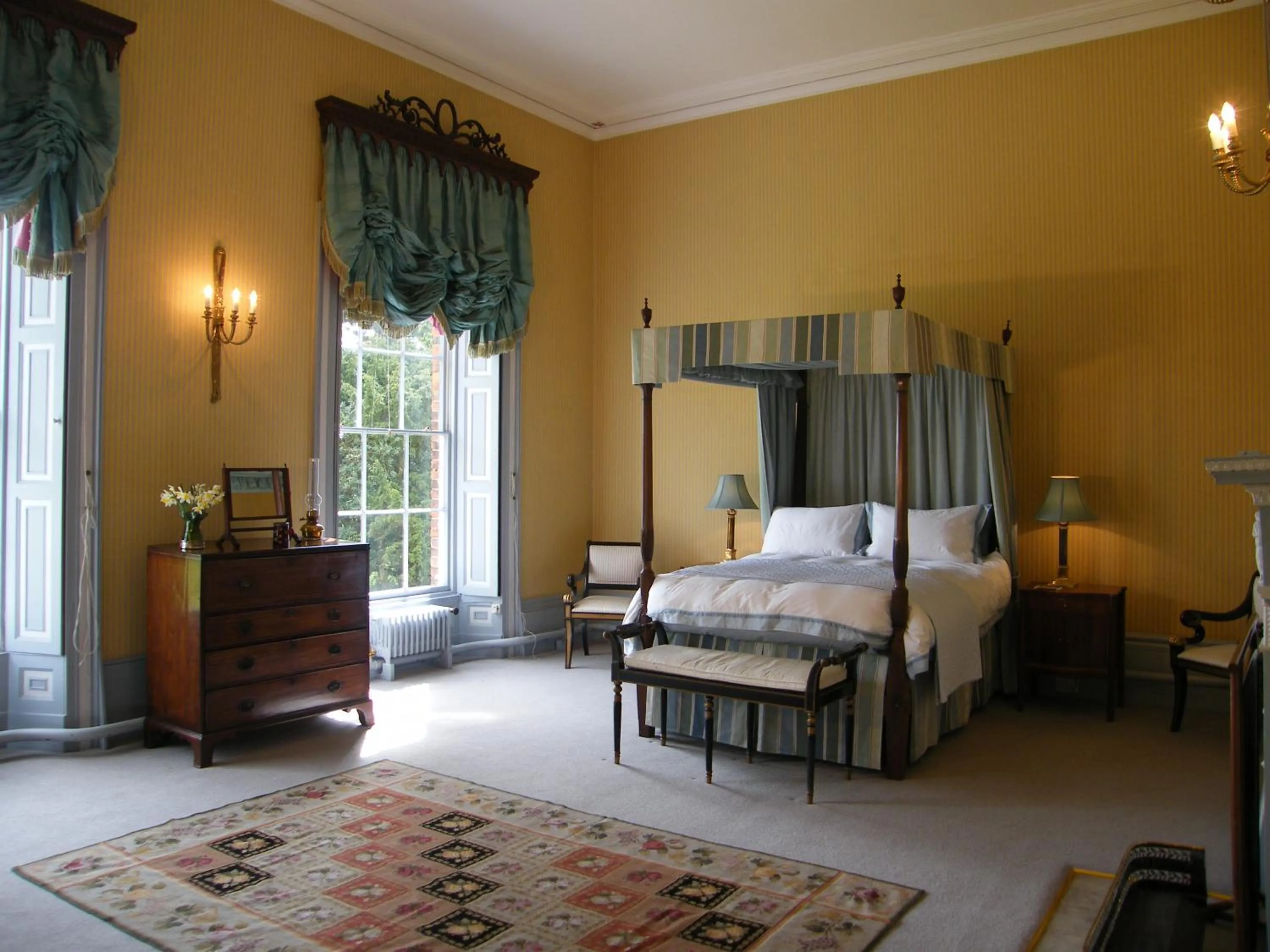 Bed in Glebe House Muston