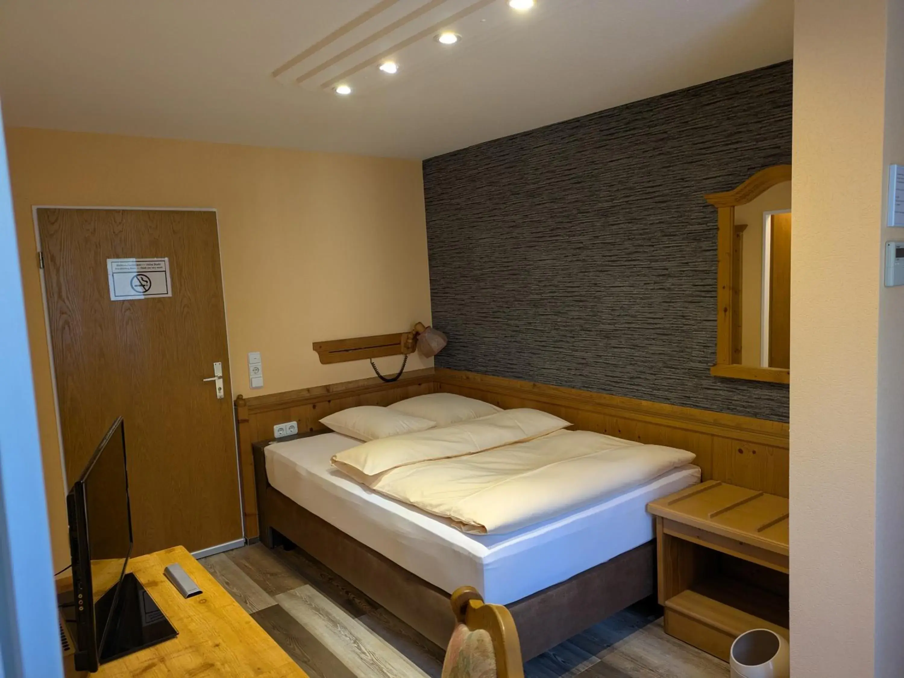 Single Room with Aircondition - single occupancy in Hotel Odenwaldblick Single Room with Aircondition - single occupancy in Hotel Odenwaldblick