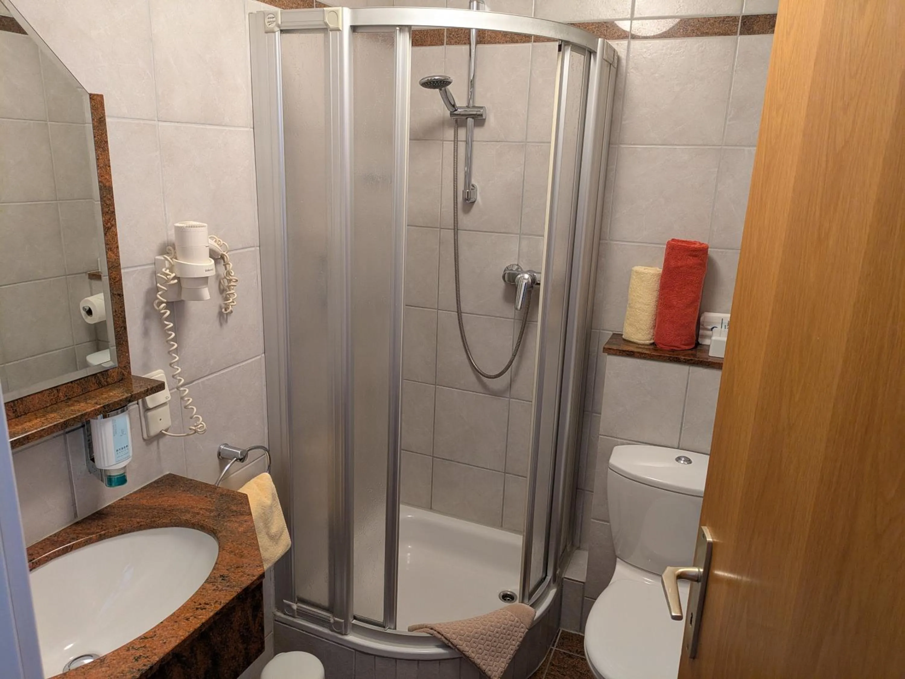 Shower in Hotel Odenwaldblick