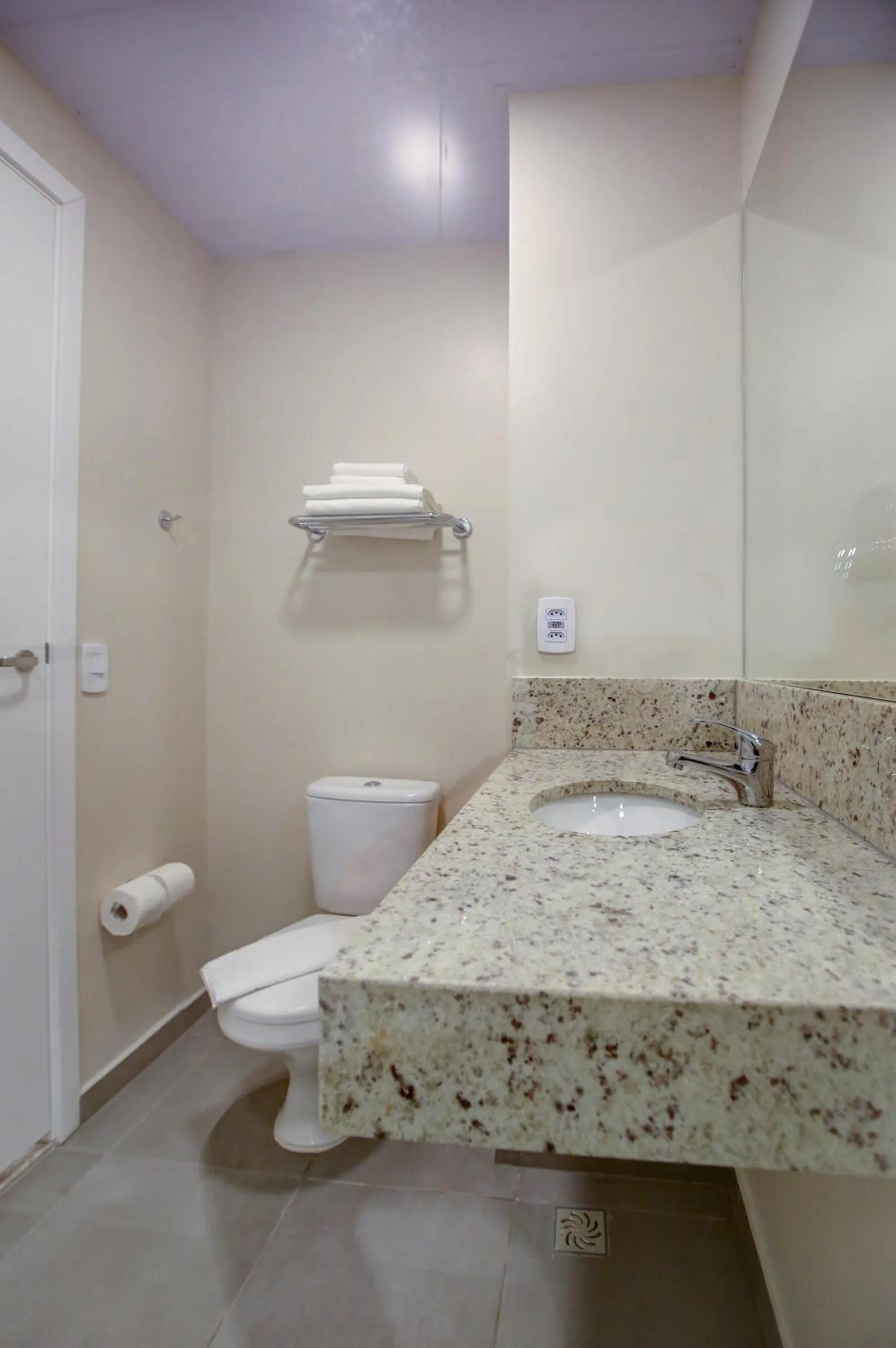 Bathroom in Transamerica Fit Sorriso