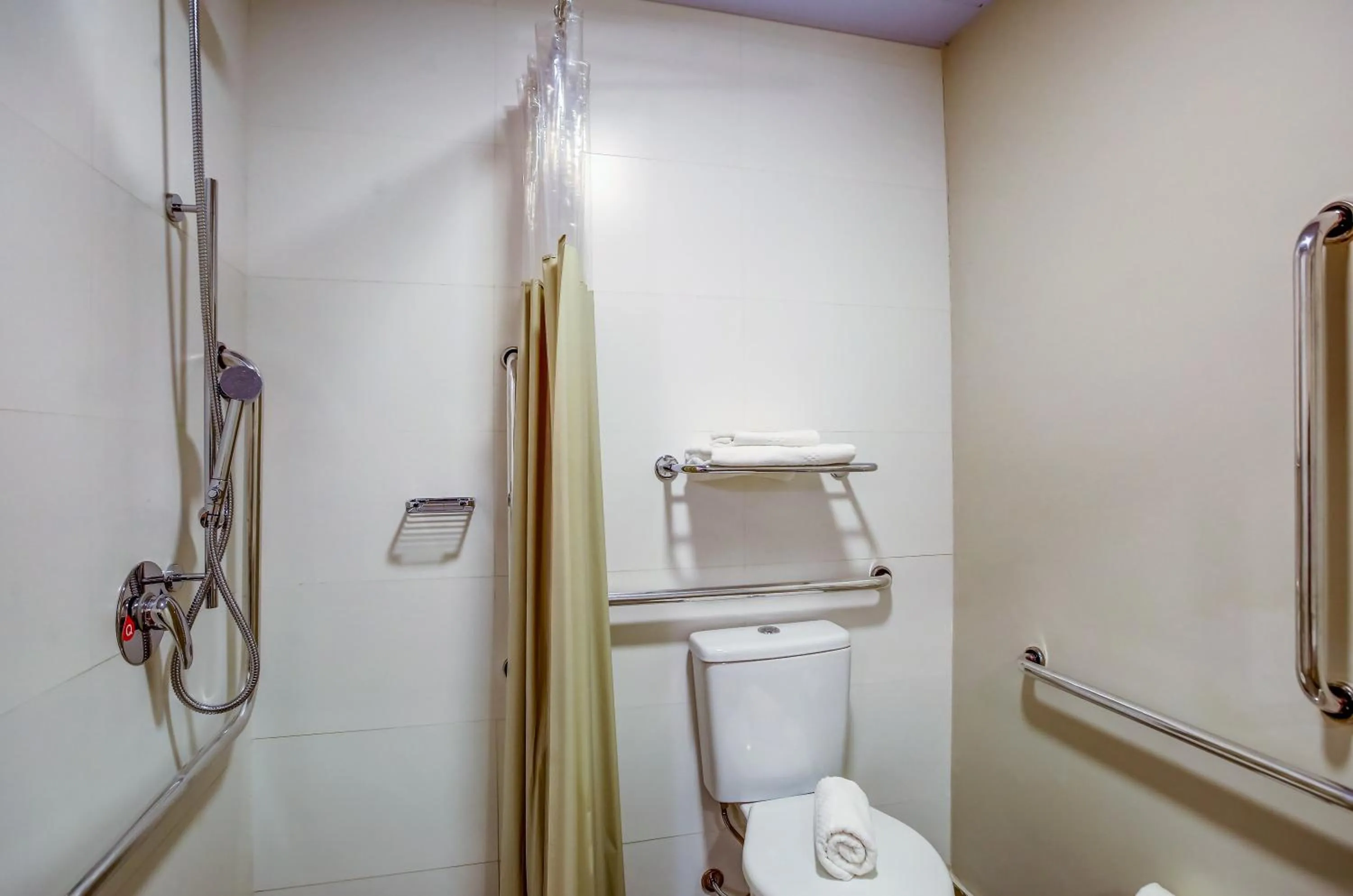 Bathroom in Transamerica Fit Sorriso