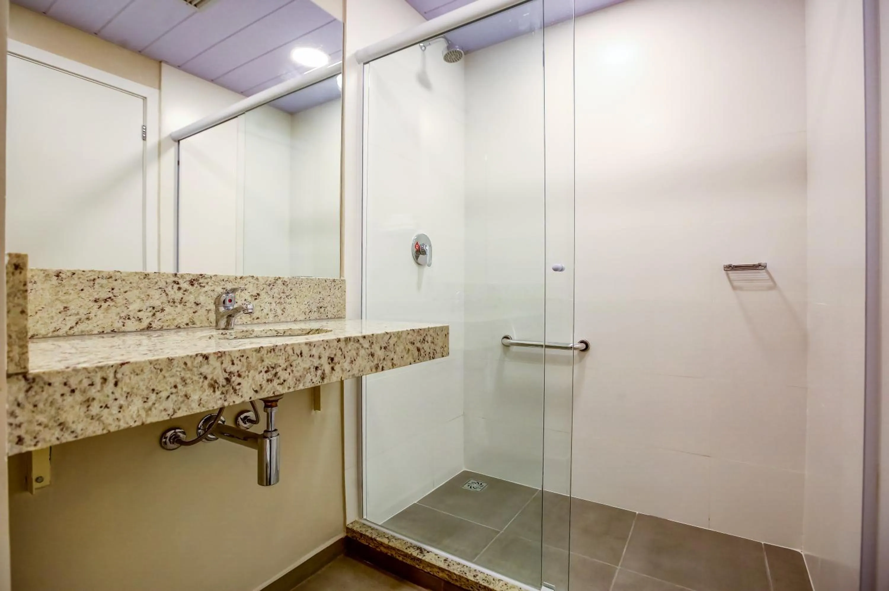 Bathroom in Transamerica Fit Sorriso