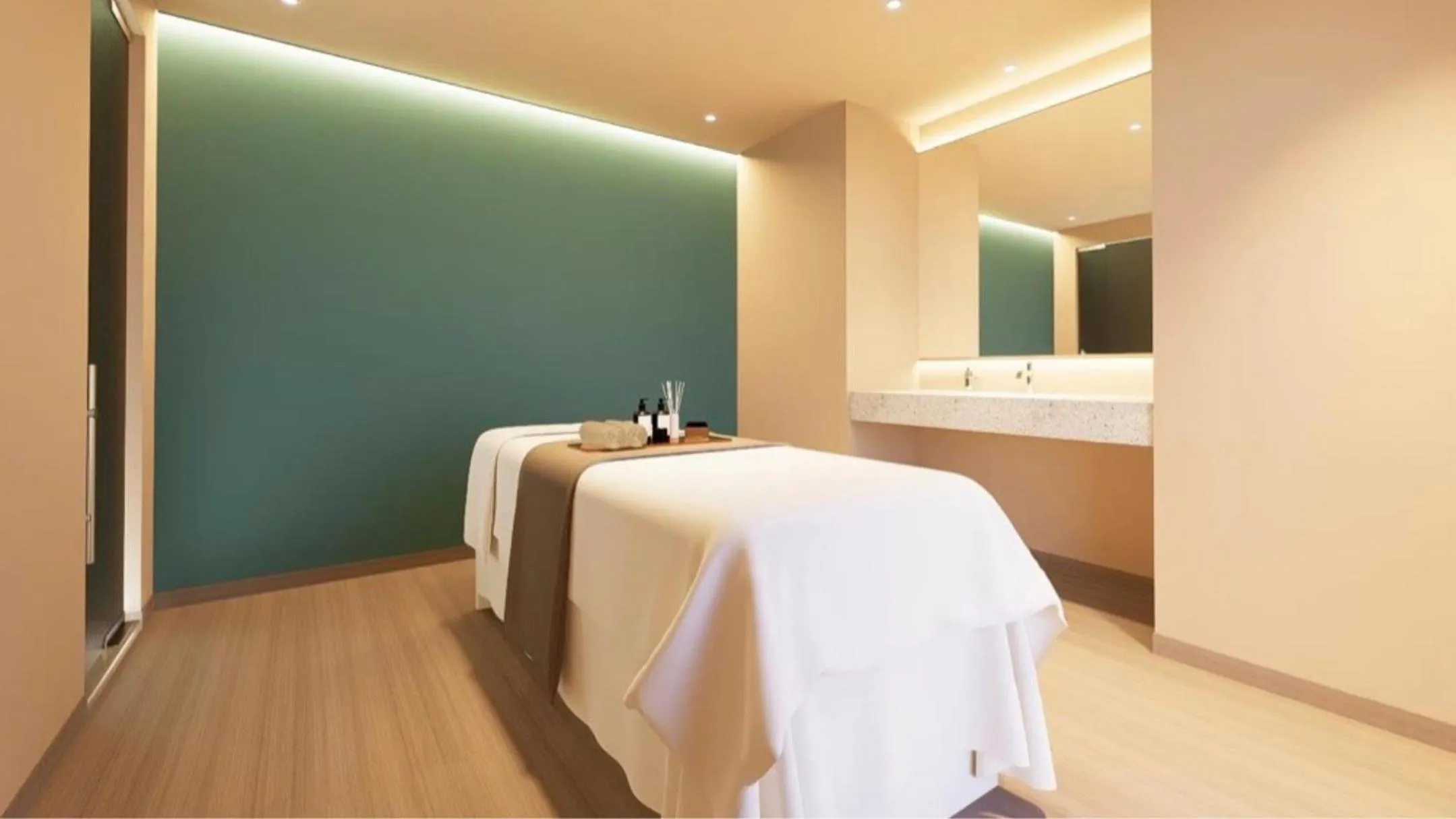 Massage in Copthorne Lakeview Hotel Dubai, Green Community
