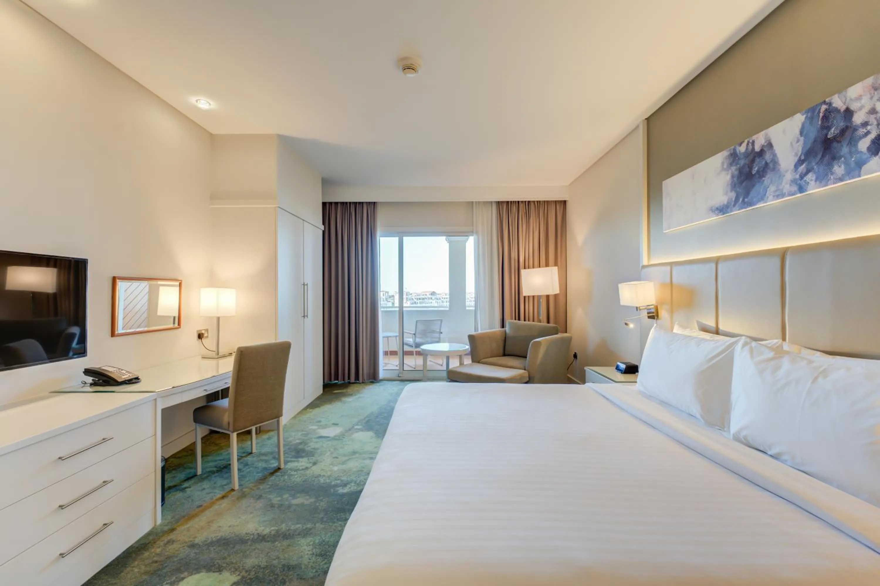 Bedroom, Bed in Copthorne Lakeview Hotel Dubai, Green Community