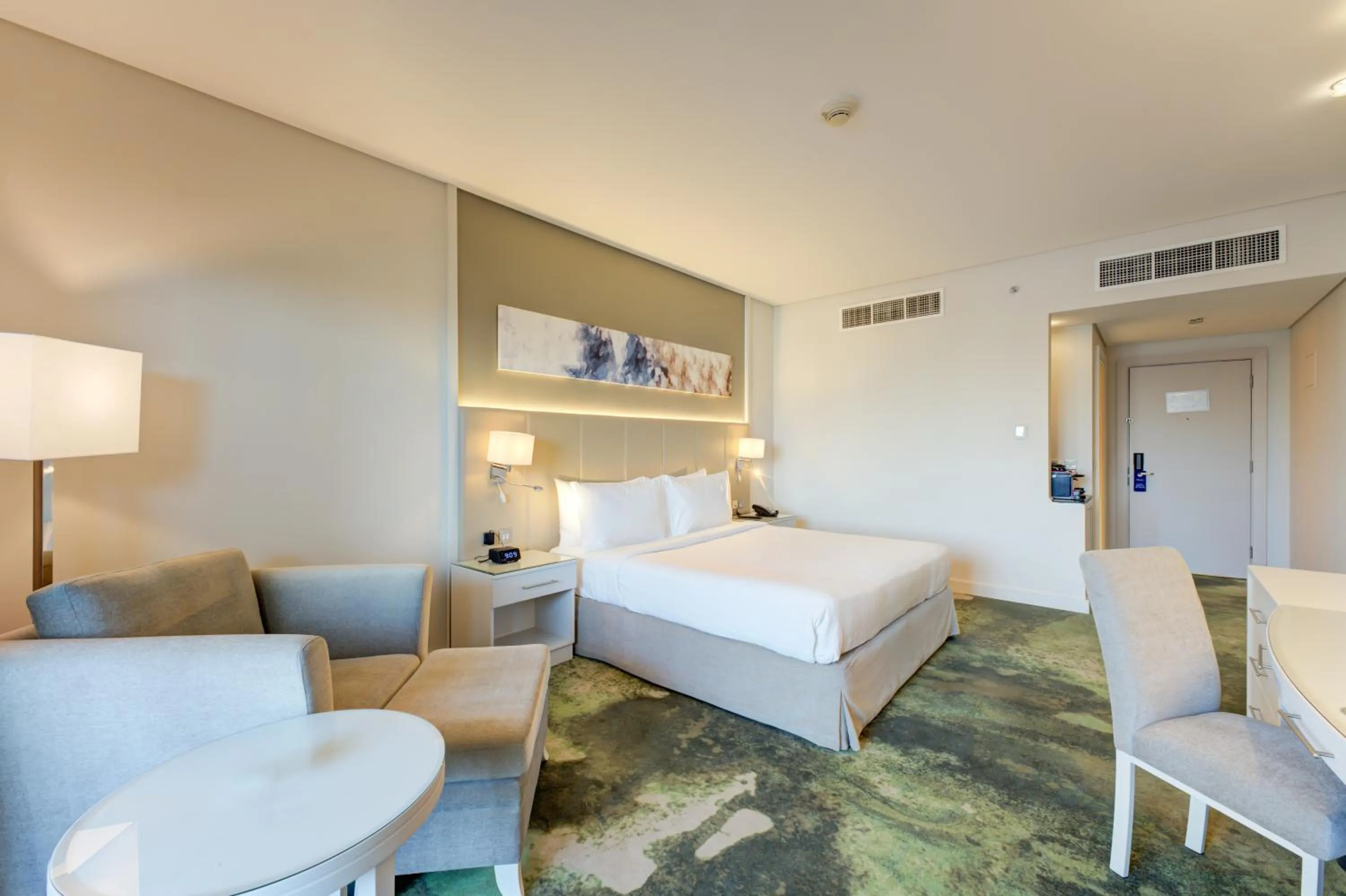 Bedroom, Bed in Copthorne Lakeview Hotel Dubai, Green Community