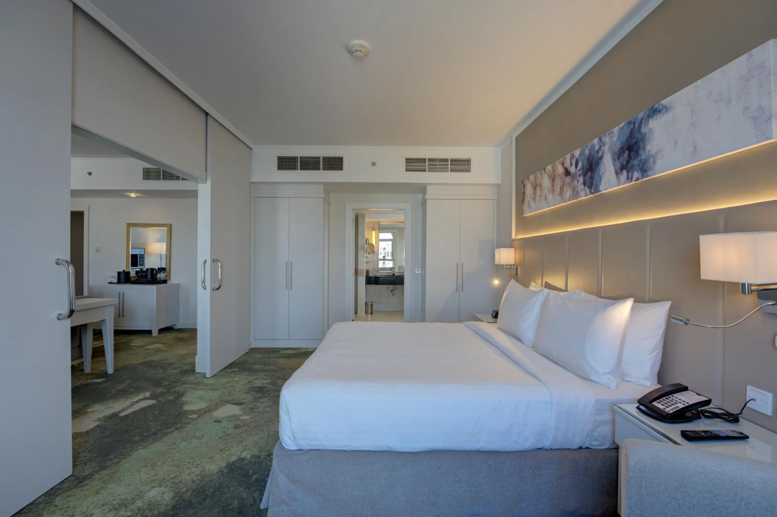 Bedroom, Bed in Millennium Lakeview Hotel
