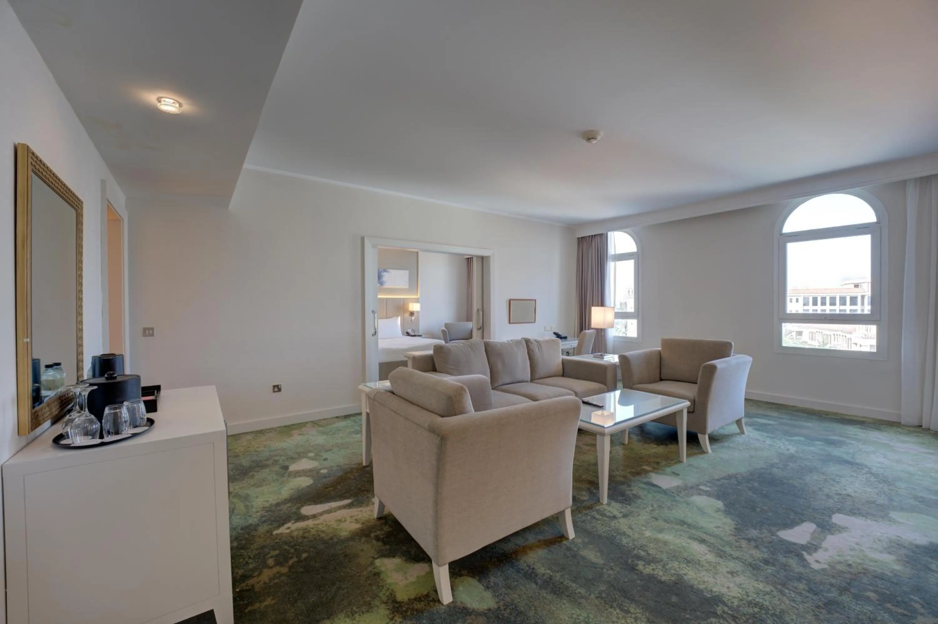 Living room in Millennium Lakeview Hotel