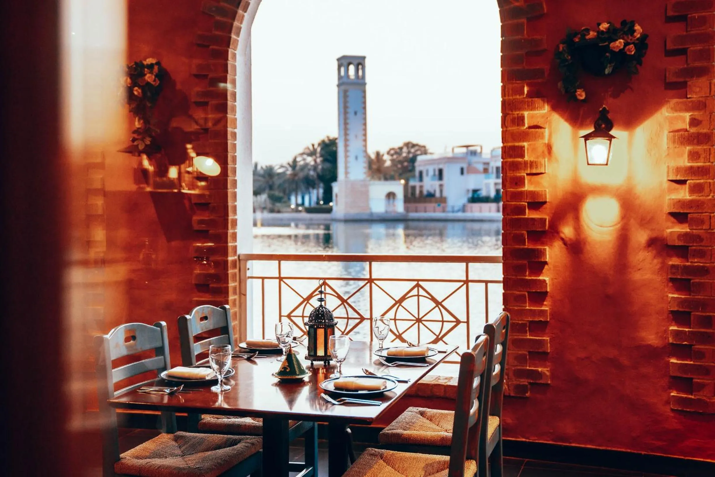 Restaurant/places to eat in Copthorne Lakeview Hotel Dubai, Green Community