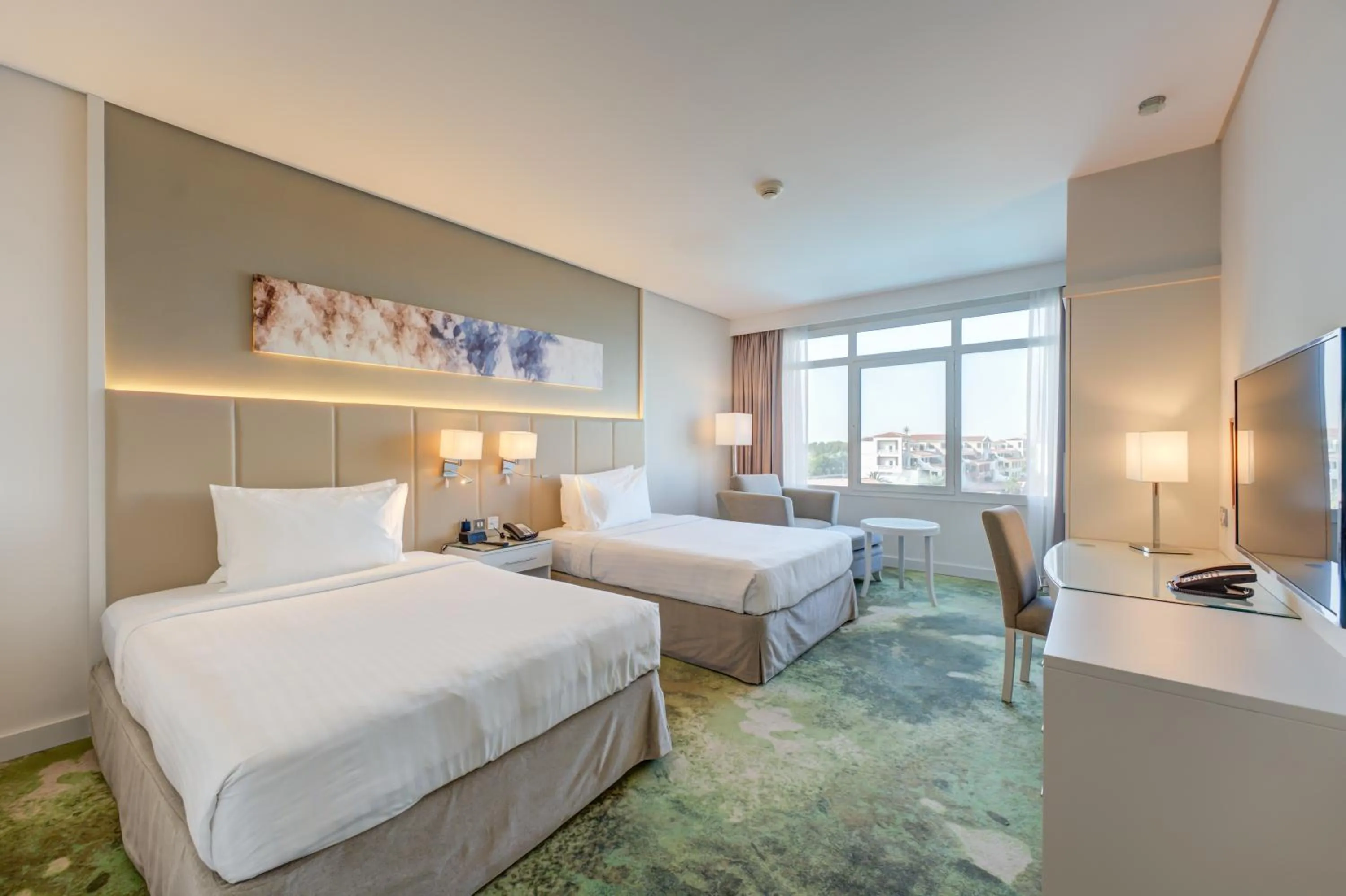 Photo of the whole room, Bed in Copthorne Lakeview Hotel Dubai, Green Community