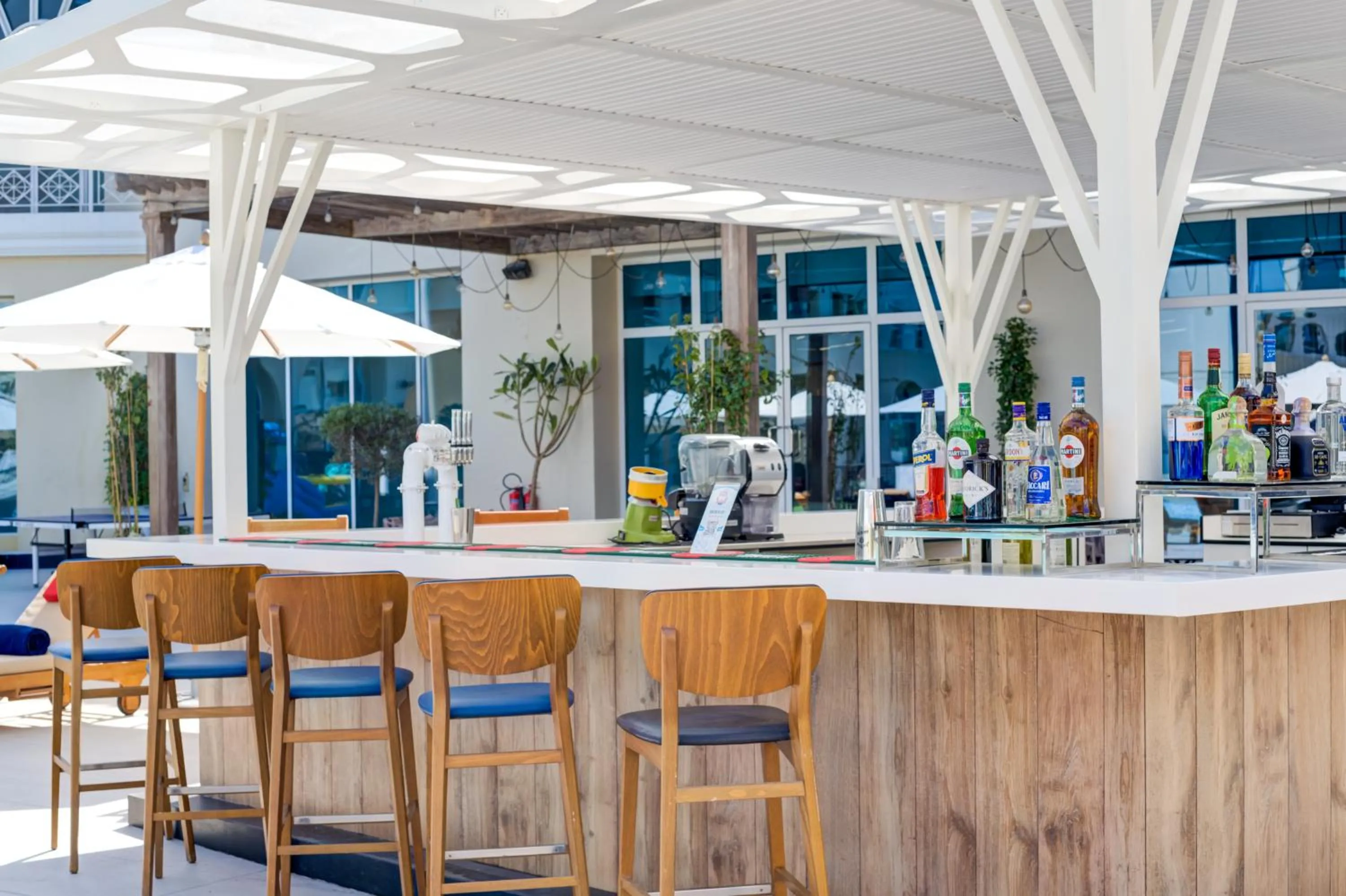Lounge or bar in Millennium Lakeview Hotel