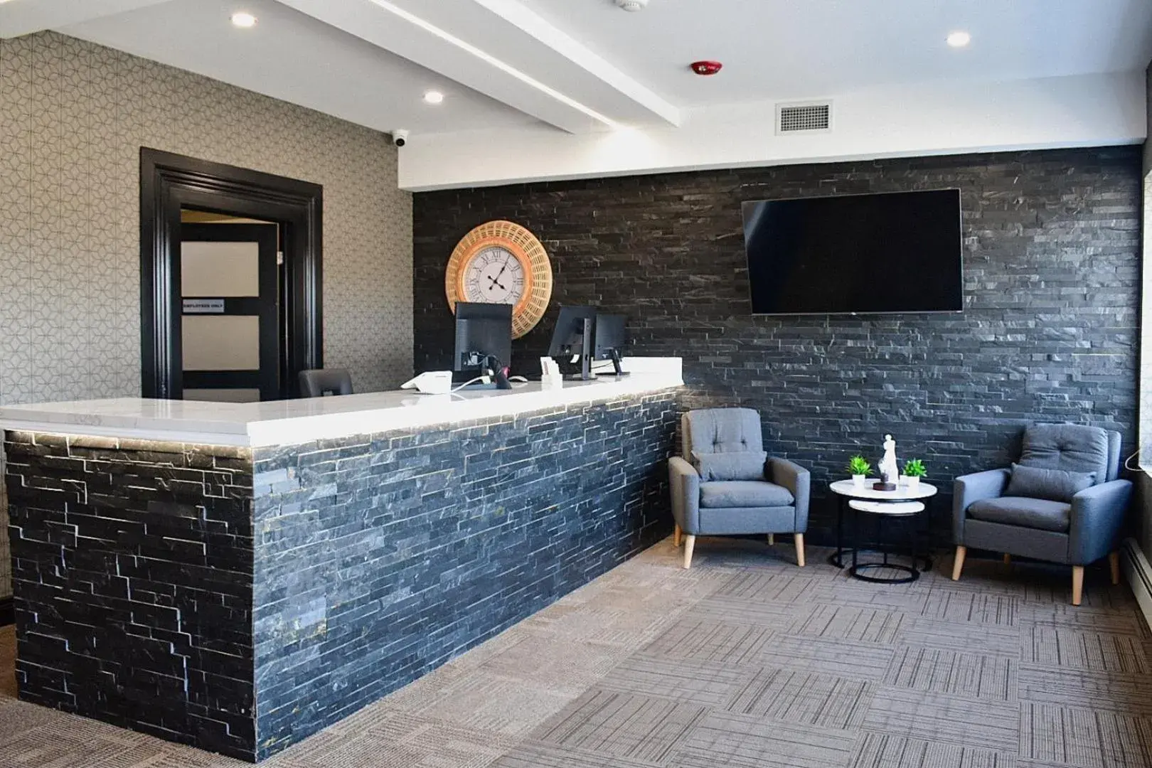 Lobby or reception in Big Bird Inn Wawa, SureStay Collection by Best Western Lobby or reception in Big Bird Inn Wawa, SureStay Collection by Best Western