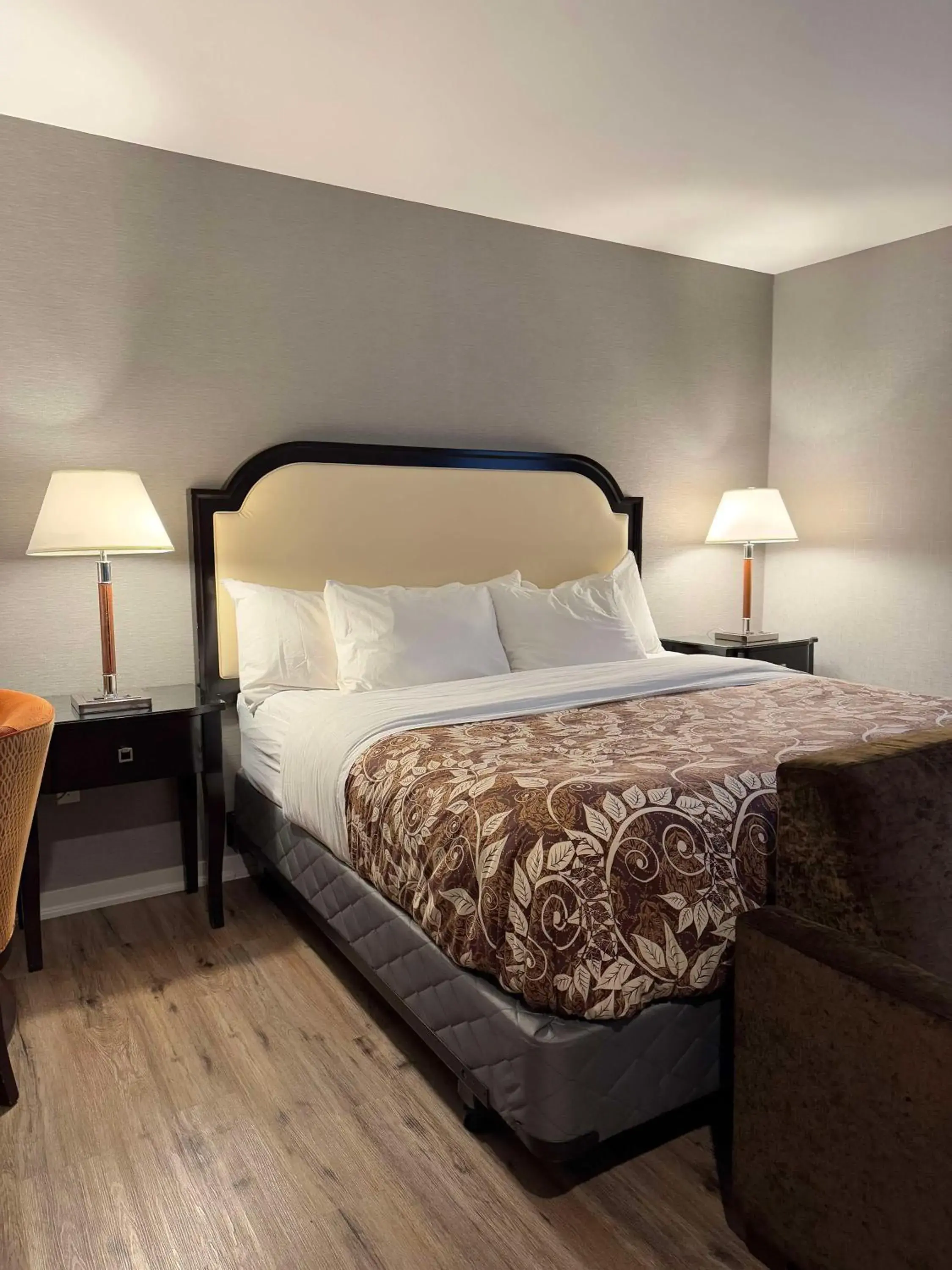 Bedroom, Bed in Big Bird Inn Wawa, SureStay Collection by Best Western Bedroom, Bed in Big Bird Inn Wawa, SureStay Collection by Best Western