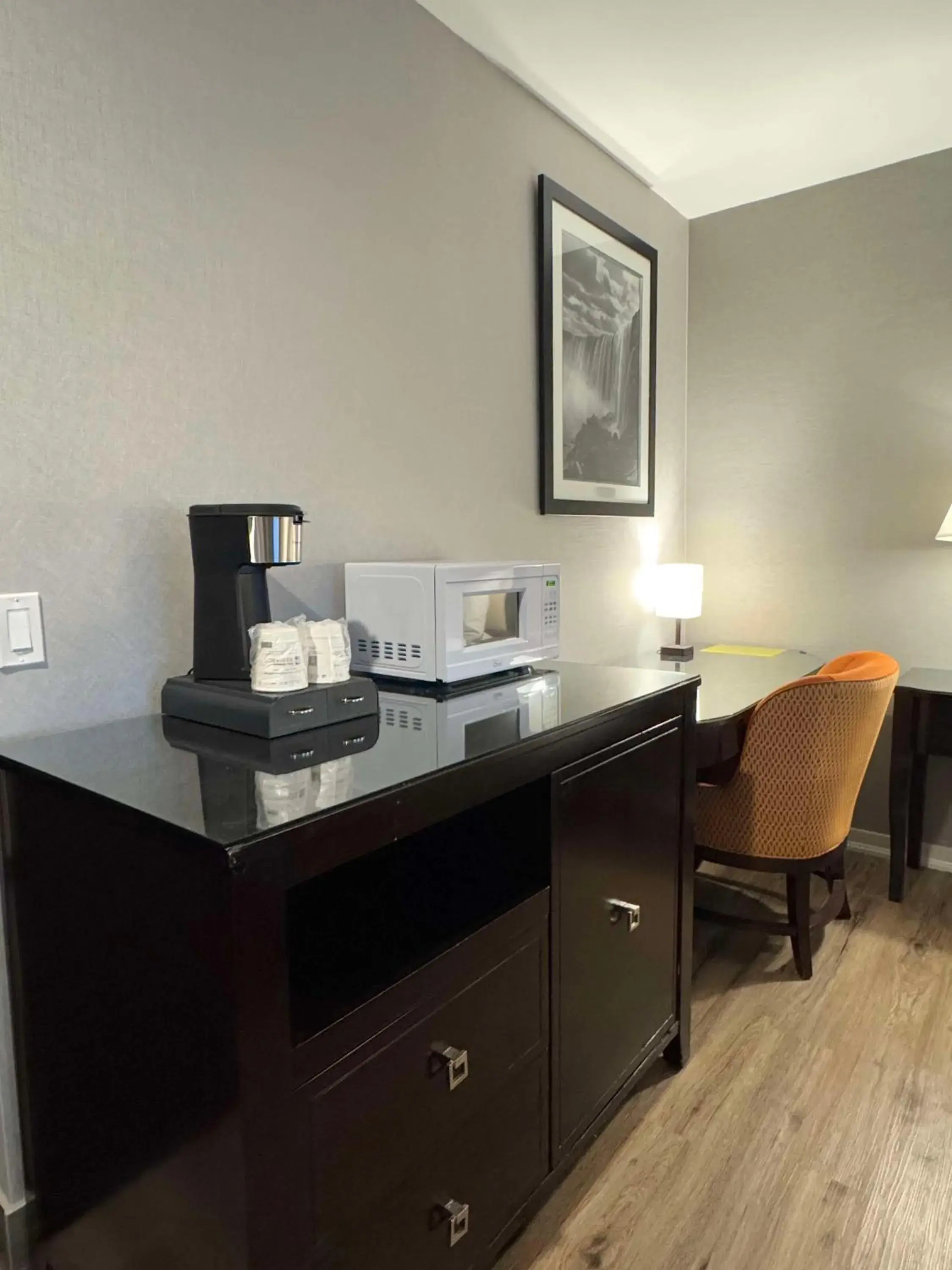 Bedroom in Big Bird Inn Wawa, SureStay Collection by Best Western Bedroom in Big Bird Inn Wawa, SureStay Collection by Best Western