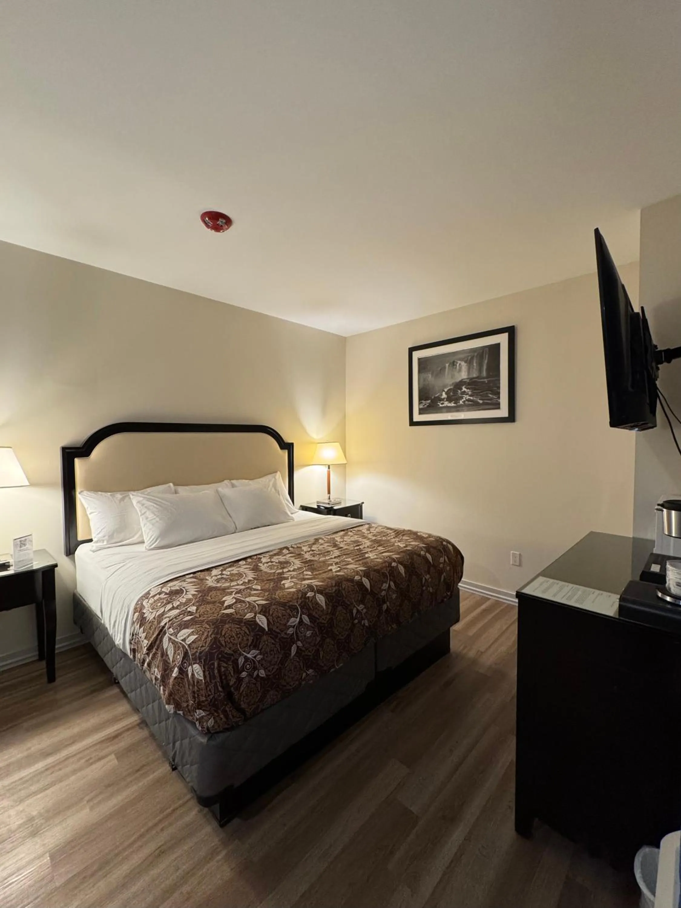 Bed in Big Bird Inn Wawa, SureStay Collection by Best Western