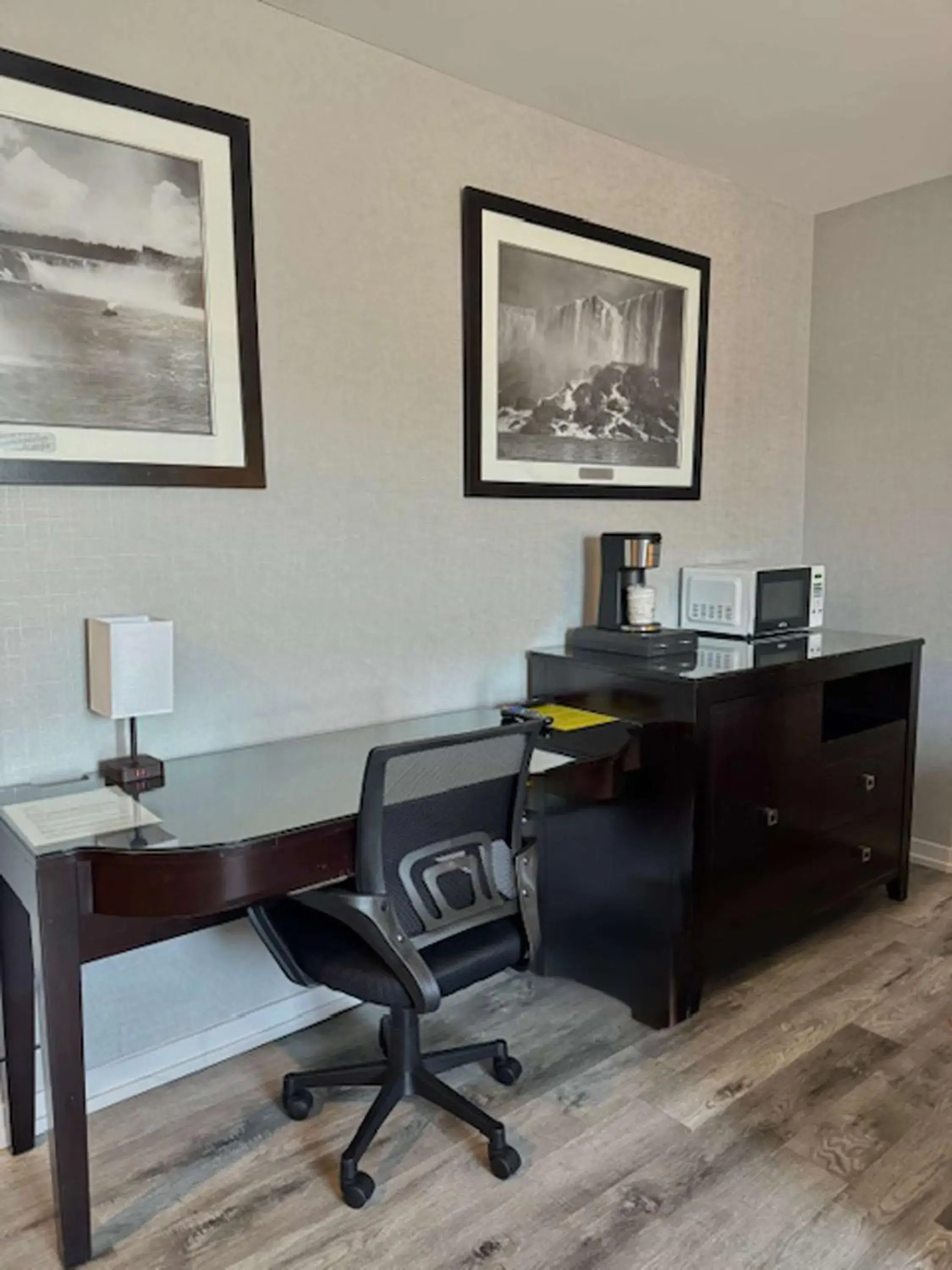 Bedroom in Big Bird Inn Wawa, SureStay Collection by Best Western Bedroom in Big Bird Inn Wawa, SureStay Collection by Best Western