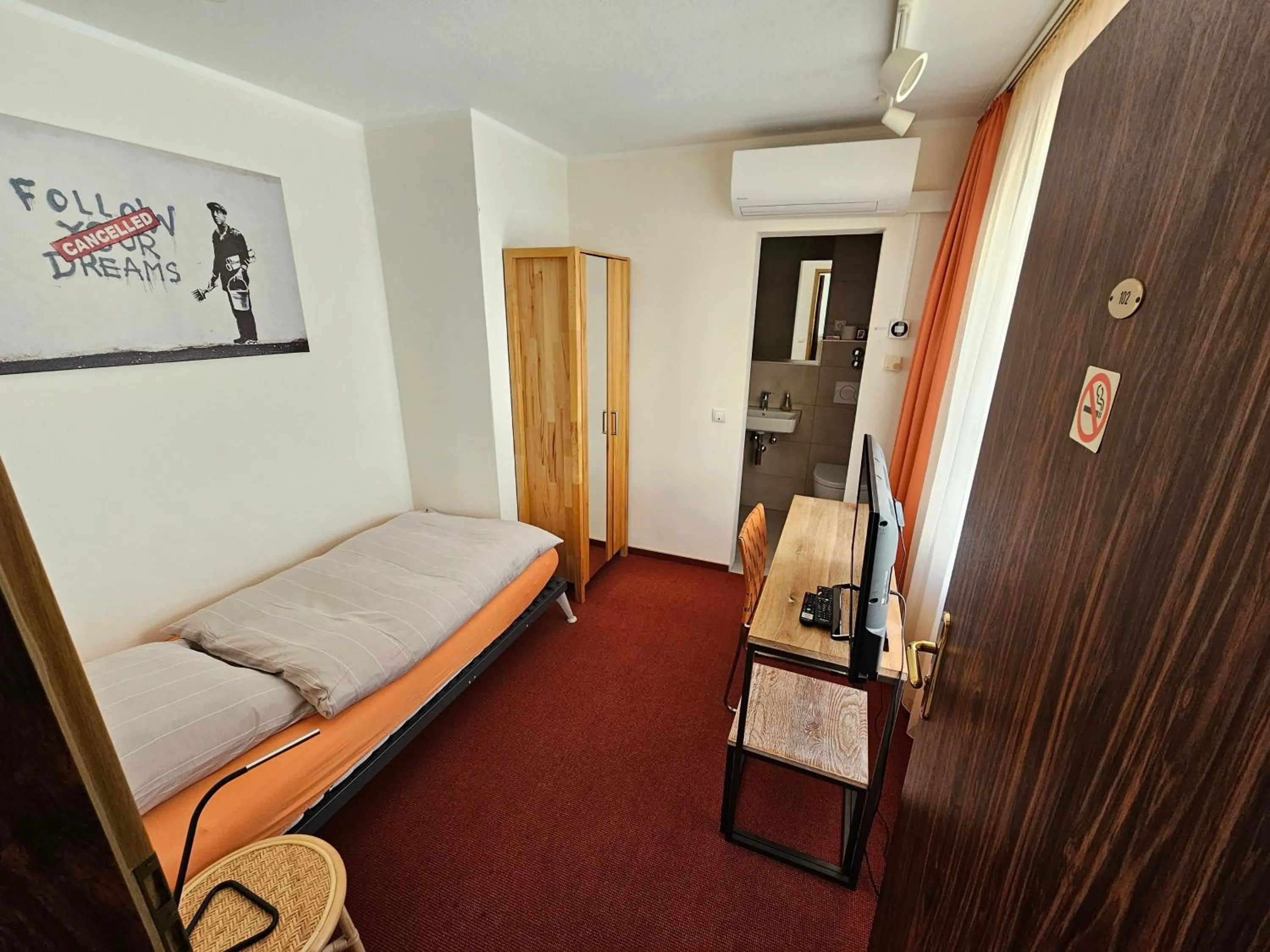 Photo of the whole room, Bed in Hotel Donnersberg