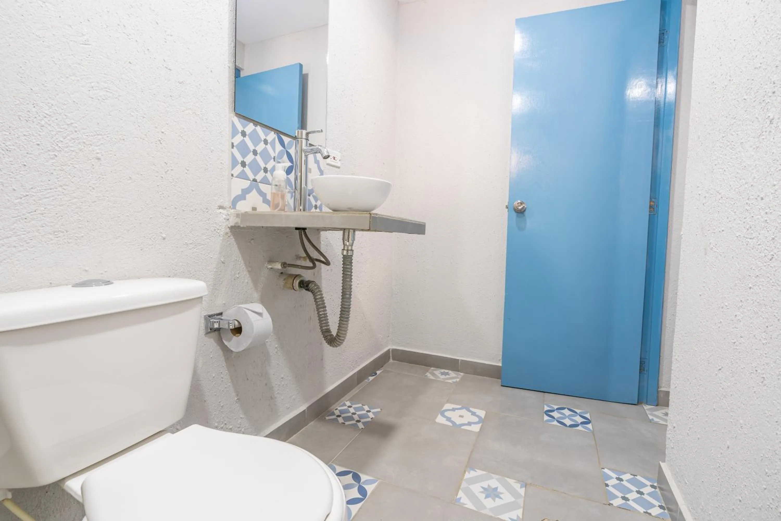 Bathroom in Hotel Adaz Mediterráneo