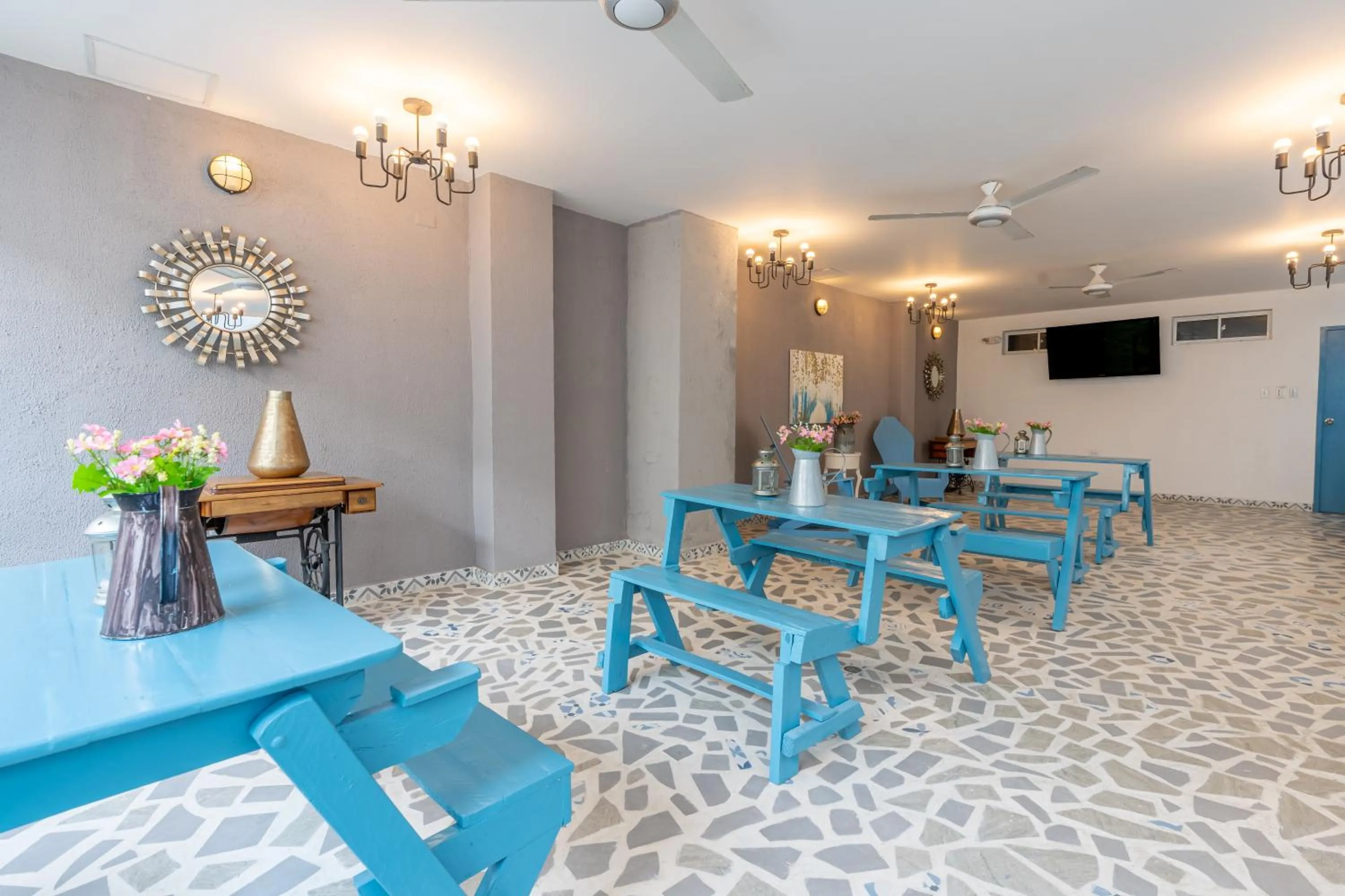 TV and multimedia in Hotel Adaz Mediterráneo